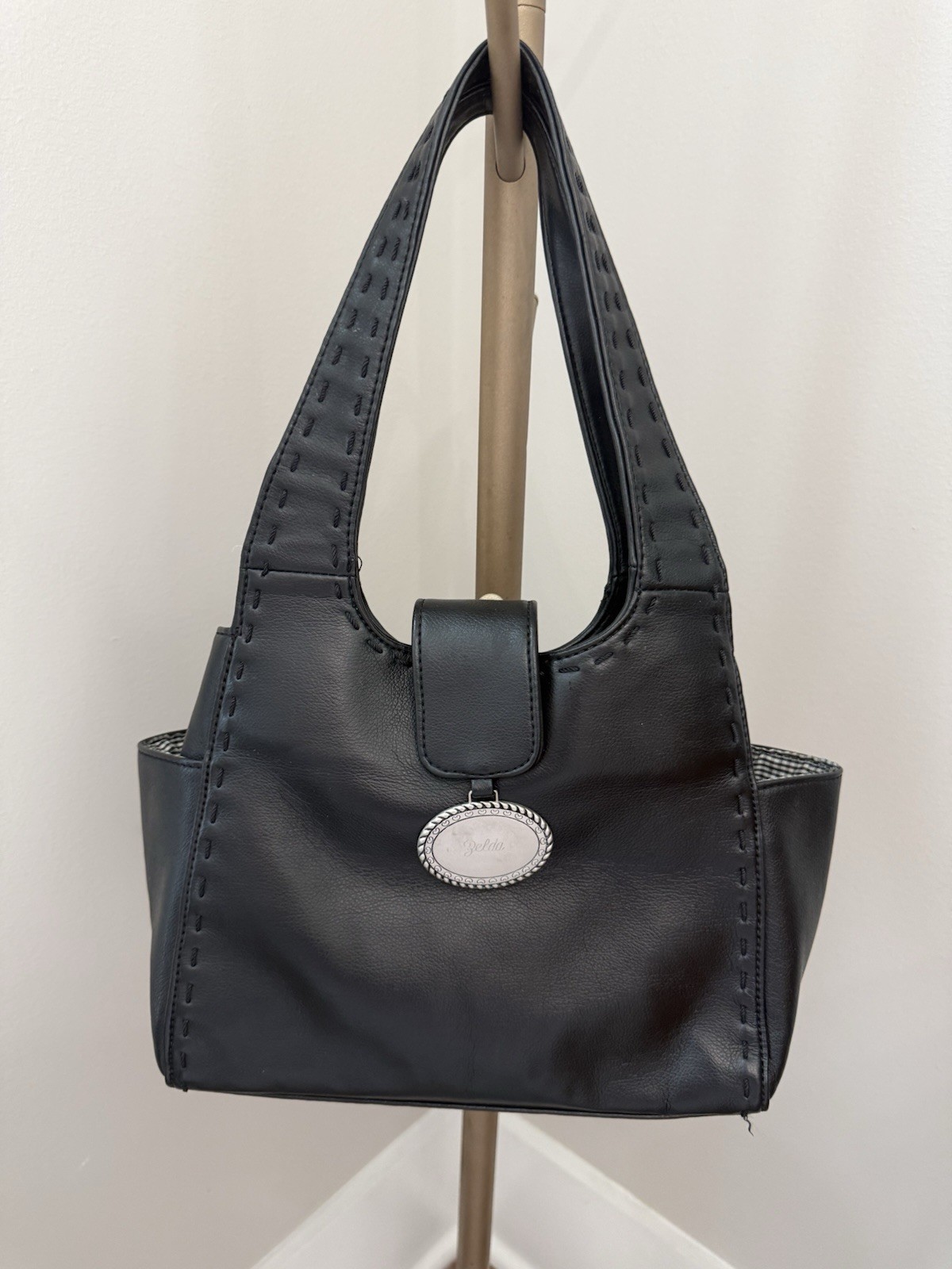Zelda Handbag Vegan Leather Black Whipstitch EUC Waterbottle Pockets Footed