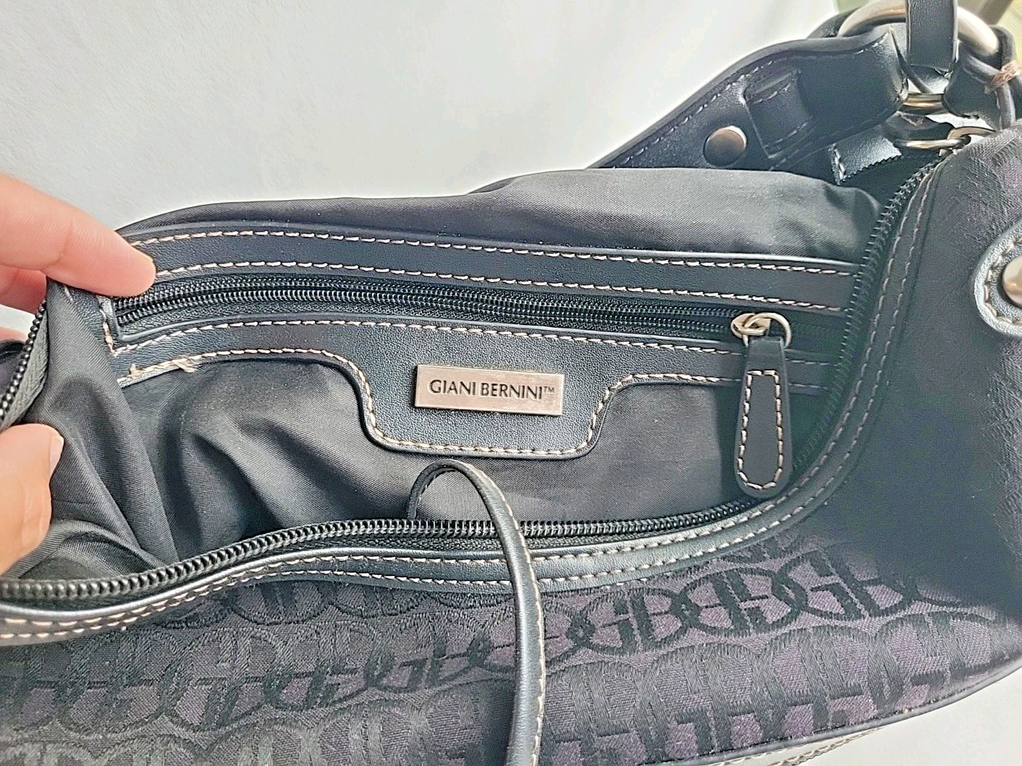 Giani Bernini Plum & Black Authentic Shoulder bag 14.5 x 9 x 4.5 w 9.5 in hang