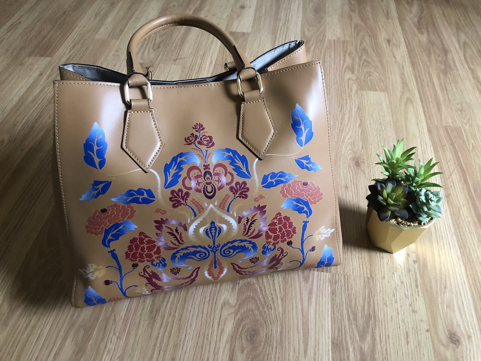 A Bellucci Vacchetta Italy Italian Leather Tan Floral Shoulder Handbag