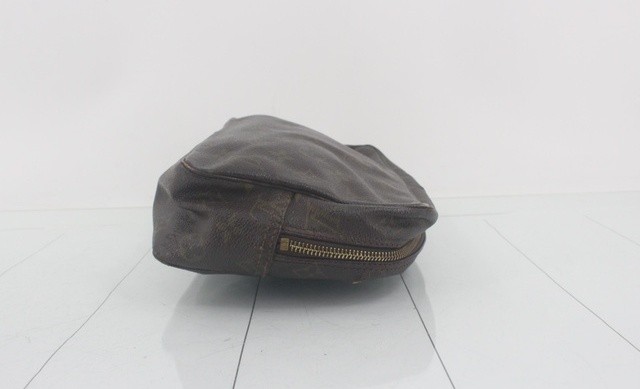 Louis Vuitton Monogram Toiletry Pouch 28 M47522