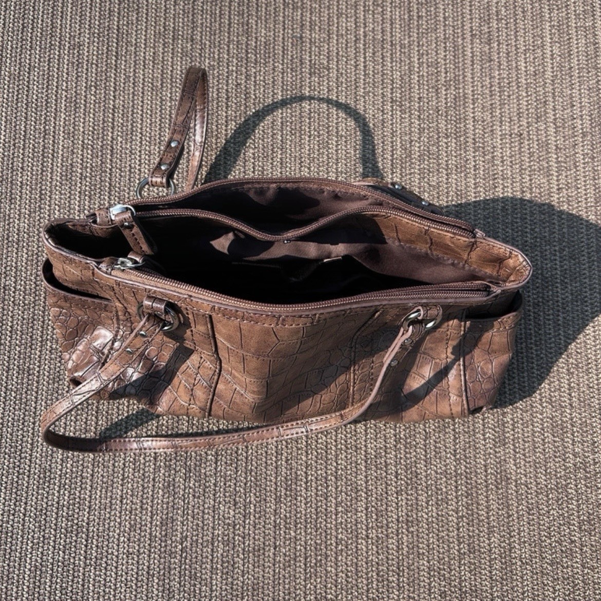 Relic Brown Croc Embossed Studded Zip Shoulder Bag Purse w/ Pockets Lined