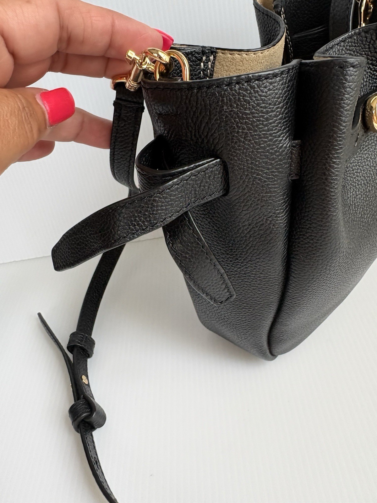 Tory Burch Romy tSmall Bucket/Crossbody Bag in black pebbled leather EUC