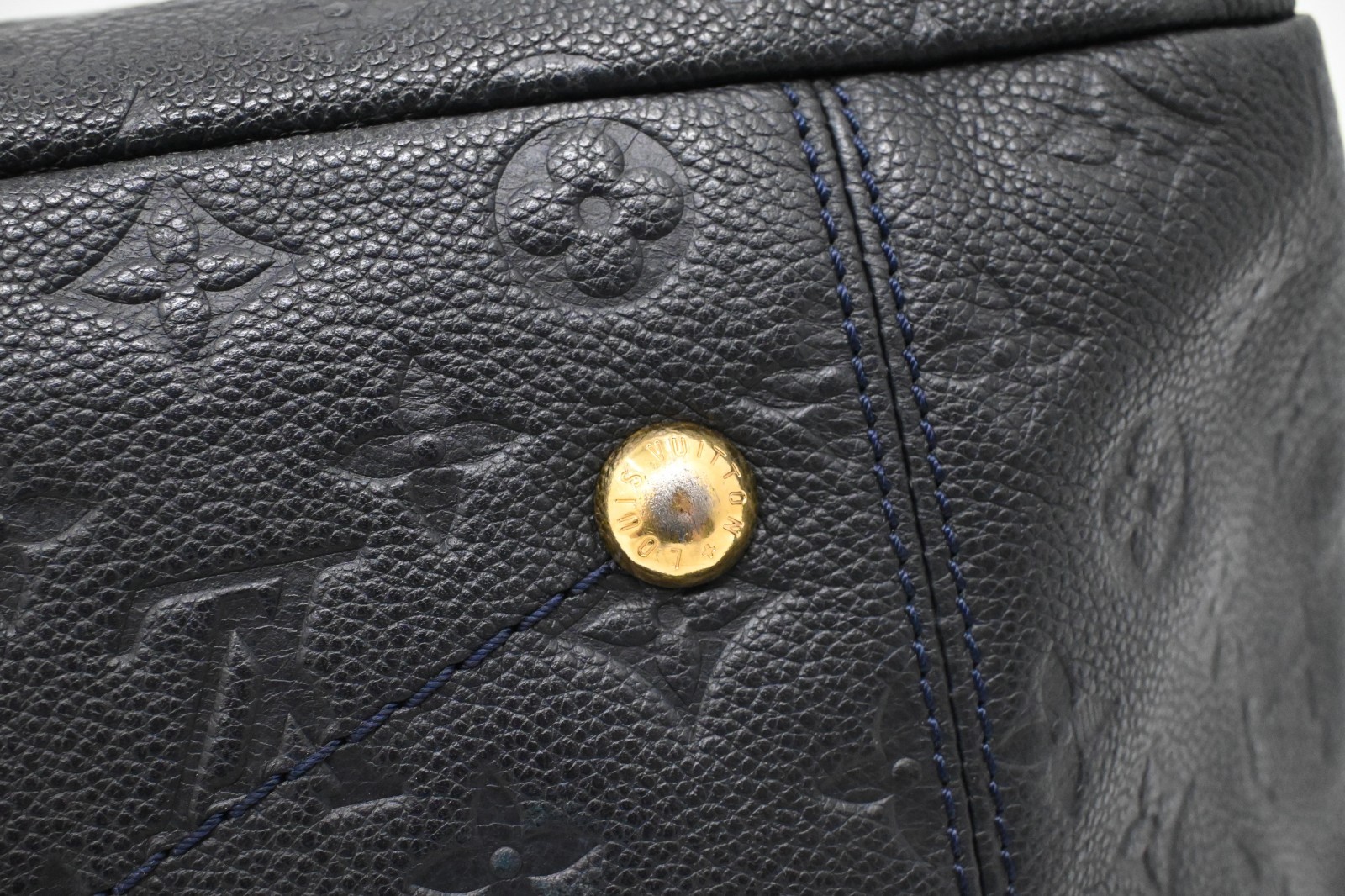 Authentic Louis Vuitton Monogram Empreinte Artsy MM Infini M93448