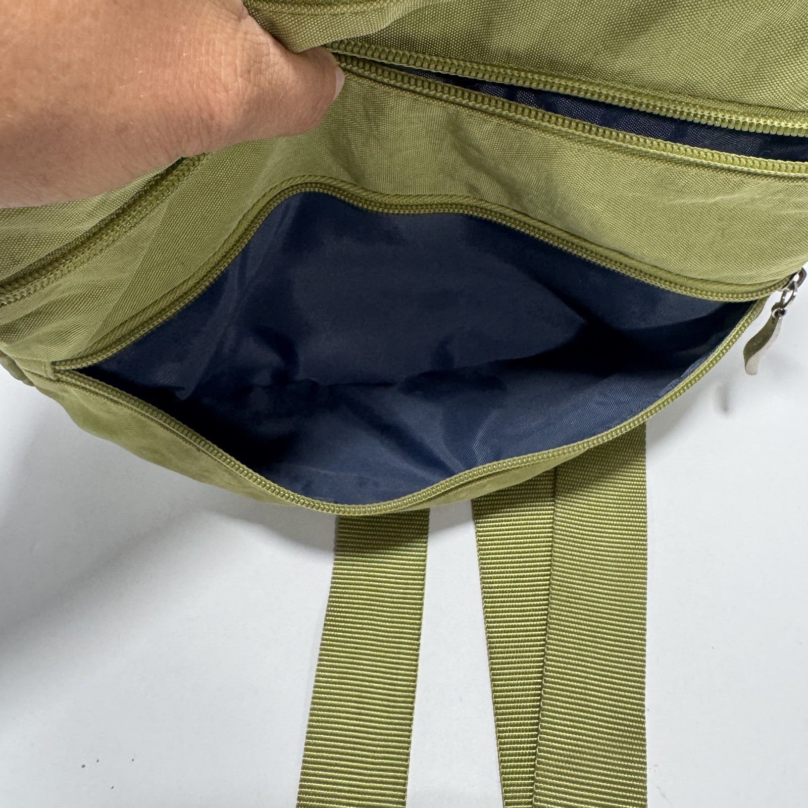Baggallini Multi-Pocket Crossbody Bag Olive Green Nylon Adjustable Strap Travel