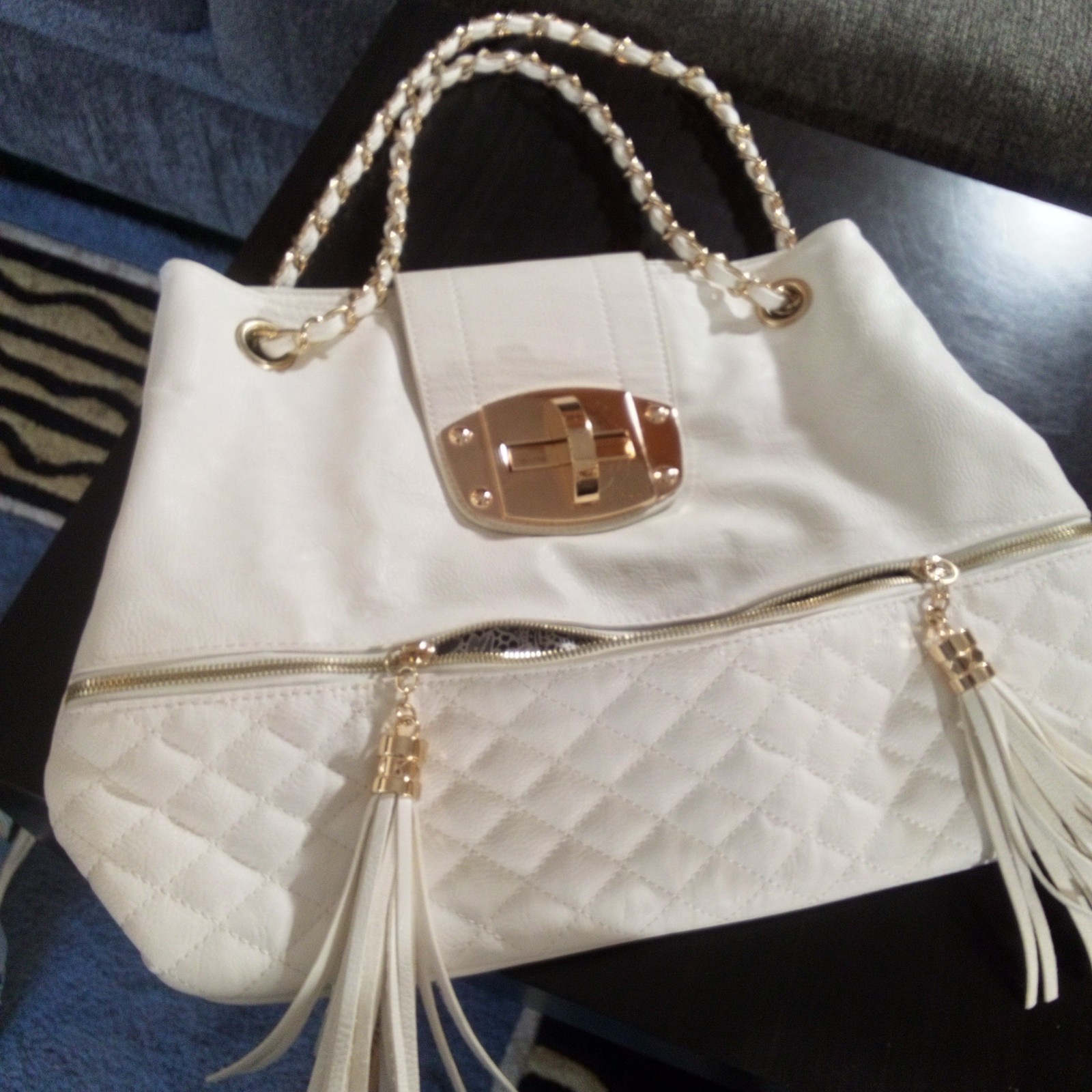 Imoshion White Quilted Purse- Tassels On Front Zippers/Golden Chain Handle