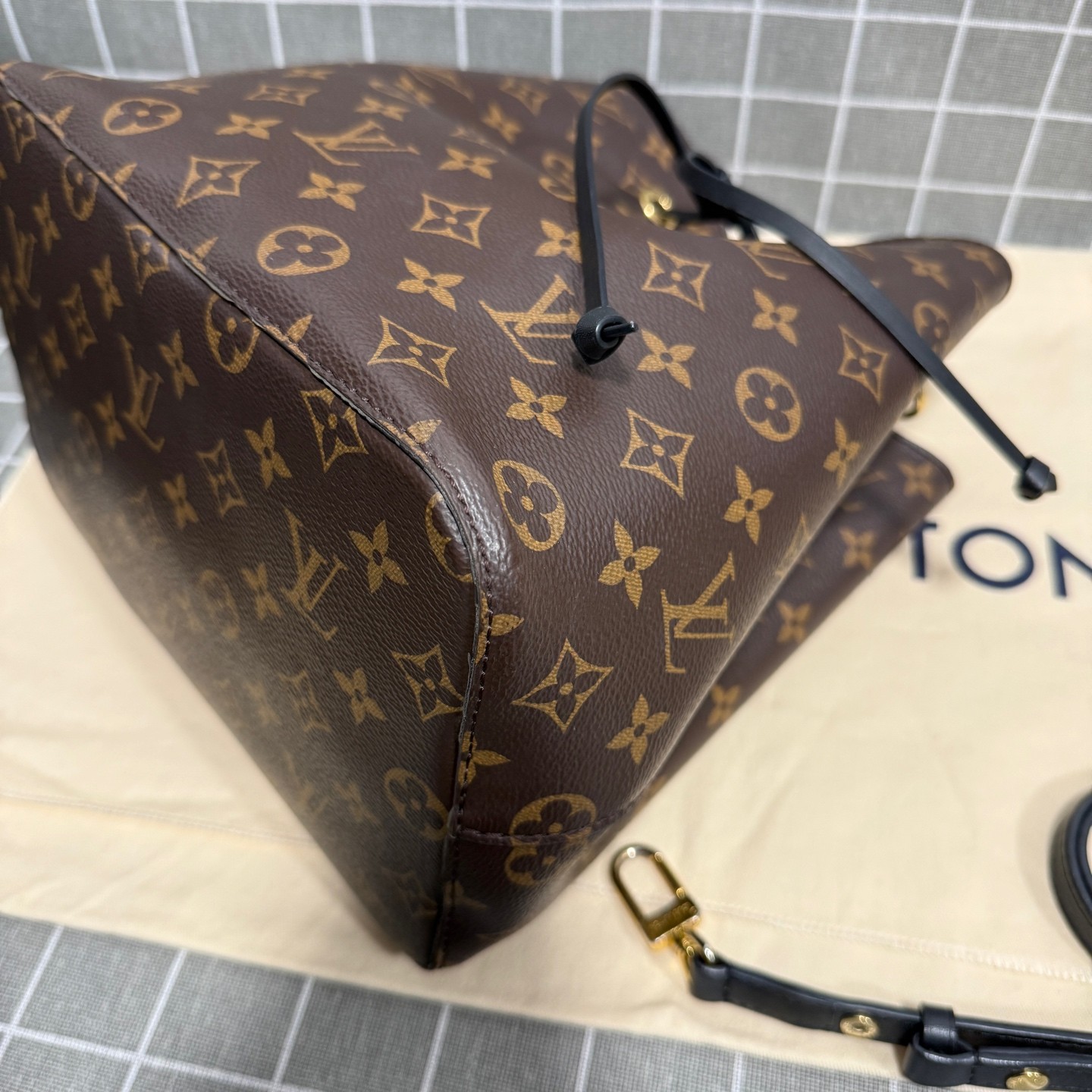 Louis Vuitton Pre-Owned Authentic Néonoé Bucket Bag M44020 26.0x 26.0x 17.5 cm