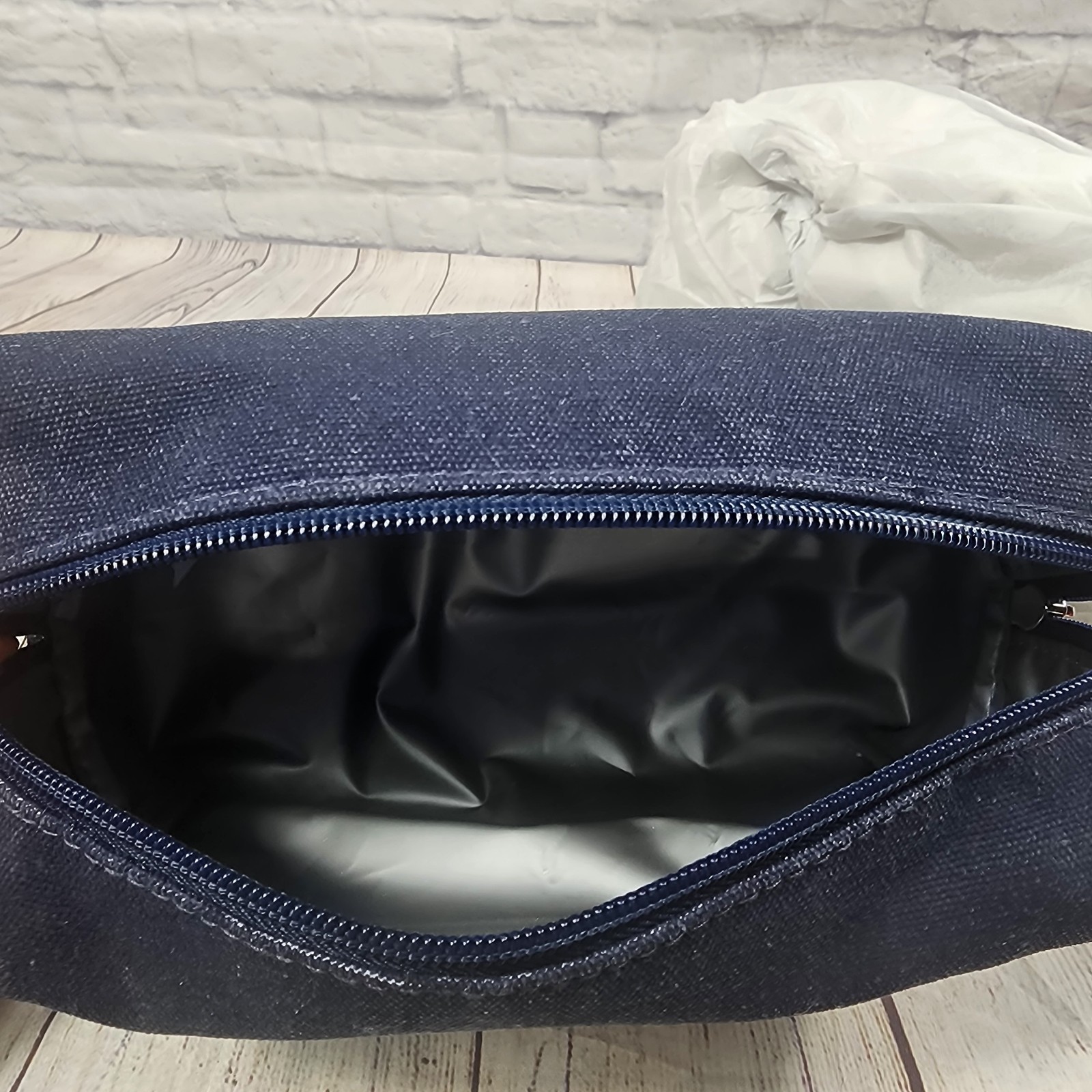 Women’s Wild Fable BLUE Collegiate Pouch Zip Closure Bag Insulated compartment