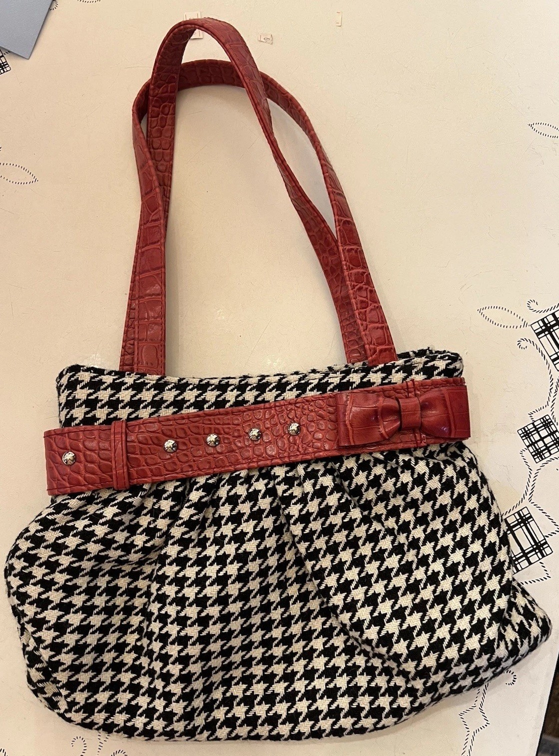Fashion Express Black And White Houndstooth Purse With Red Trim Silver Studs