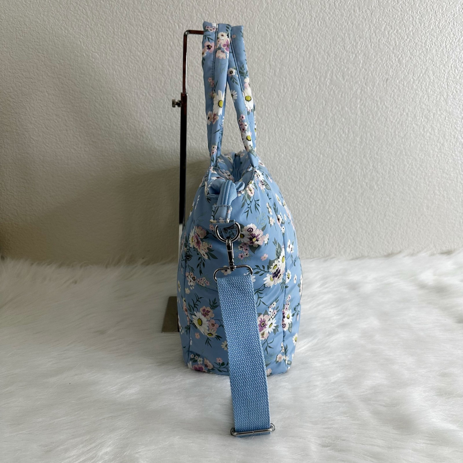 NWOT Art Class Blue Floral Quilted Messenger Bag