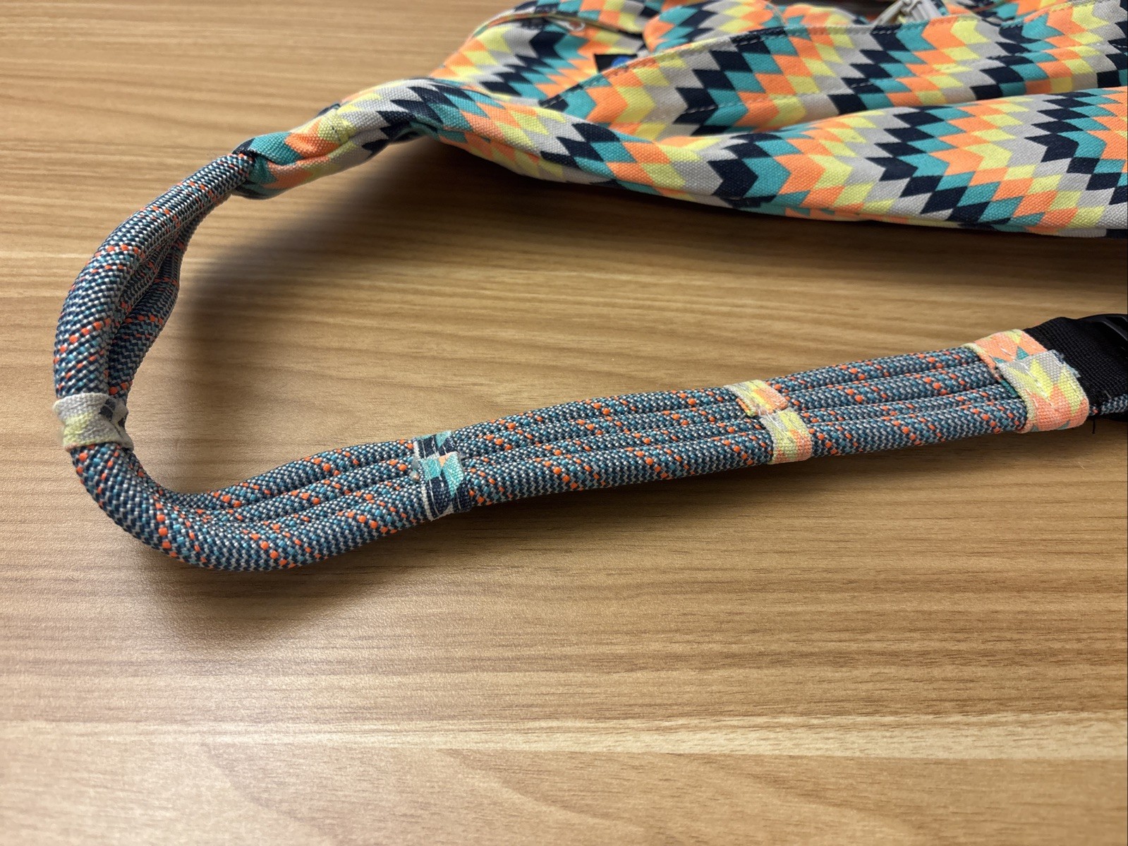 Kavu Aztec Rope Sling Crossbody Bag Shoulder Vibrant Zig Zag Pattern FREE SHIP