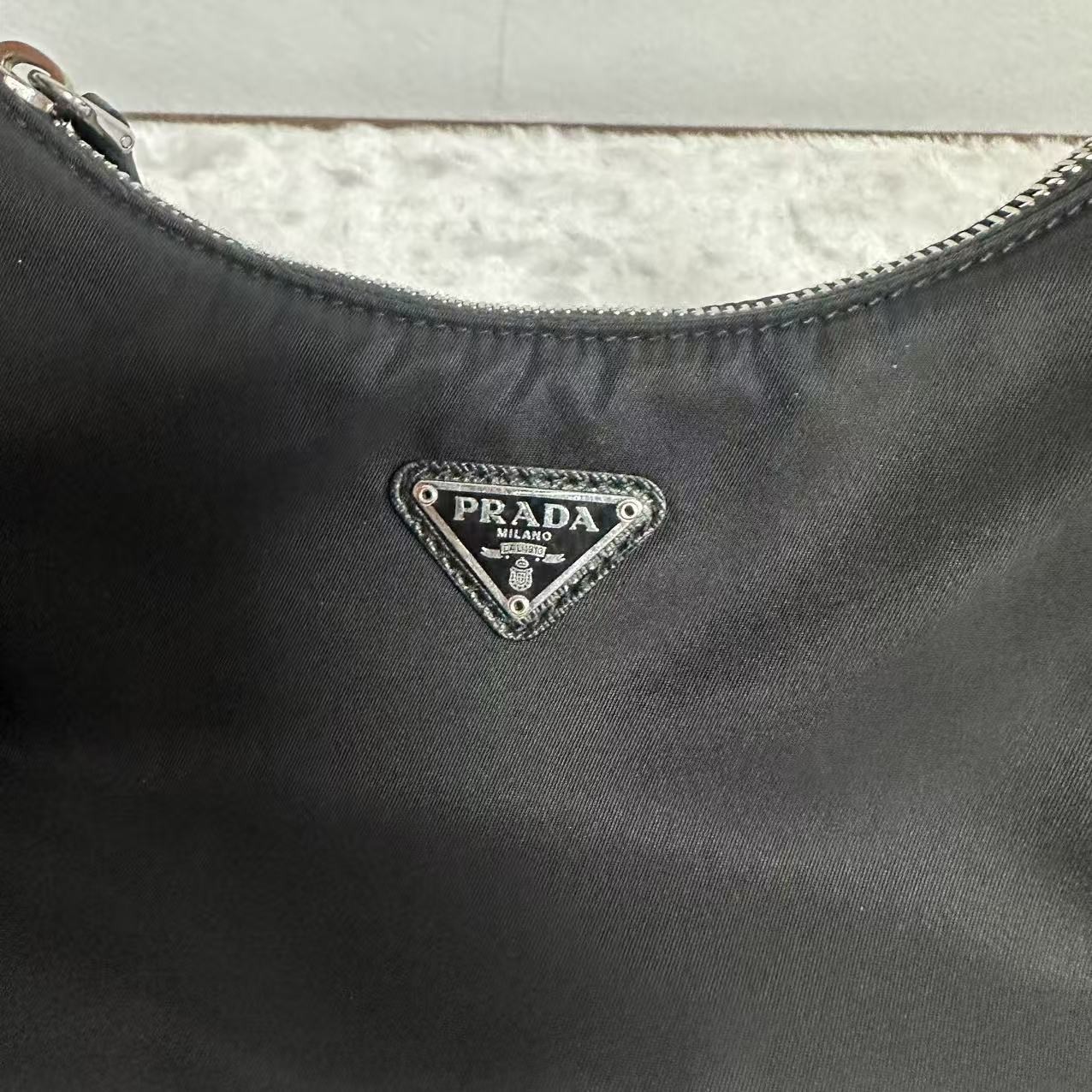 Prada Re-Edition 2005 Hobo Bag Black Nylon silvery Hardware 2WayBag