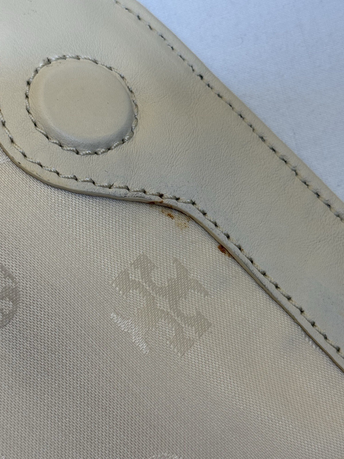 Tory Burch Beige Logo Shoulder Bag Magnetic Closure Gold Hardware Lined