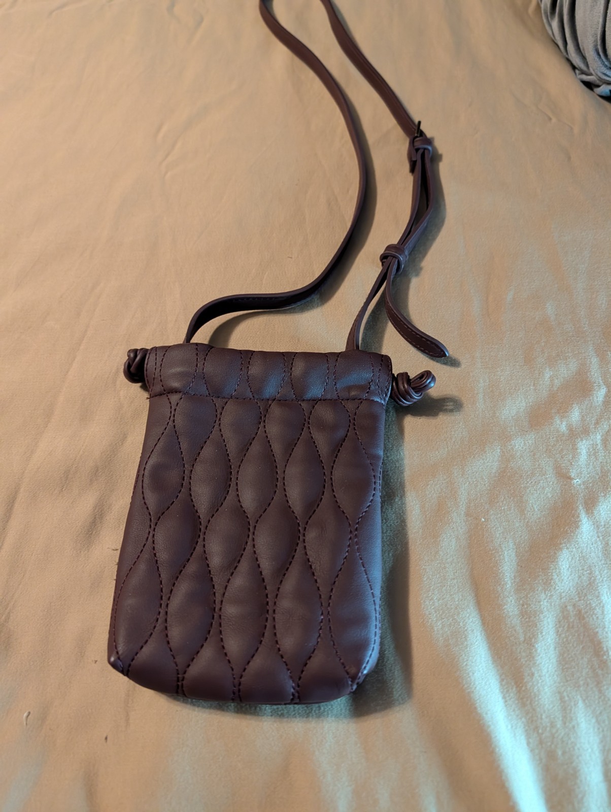 Burgundy Universal Thread adjustable crossbody bag 5 1/4″X7 1/4″ handbag purse