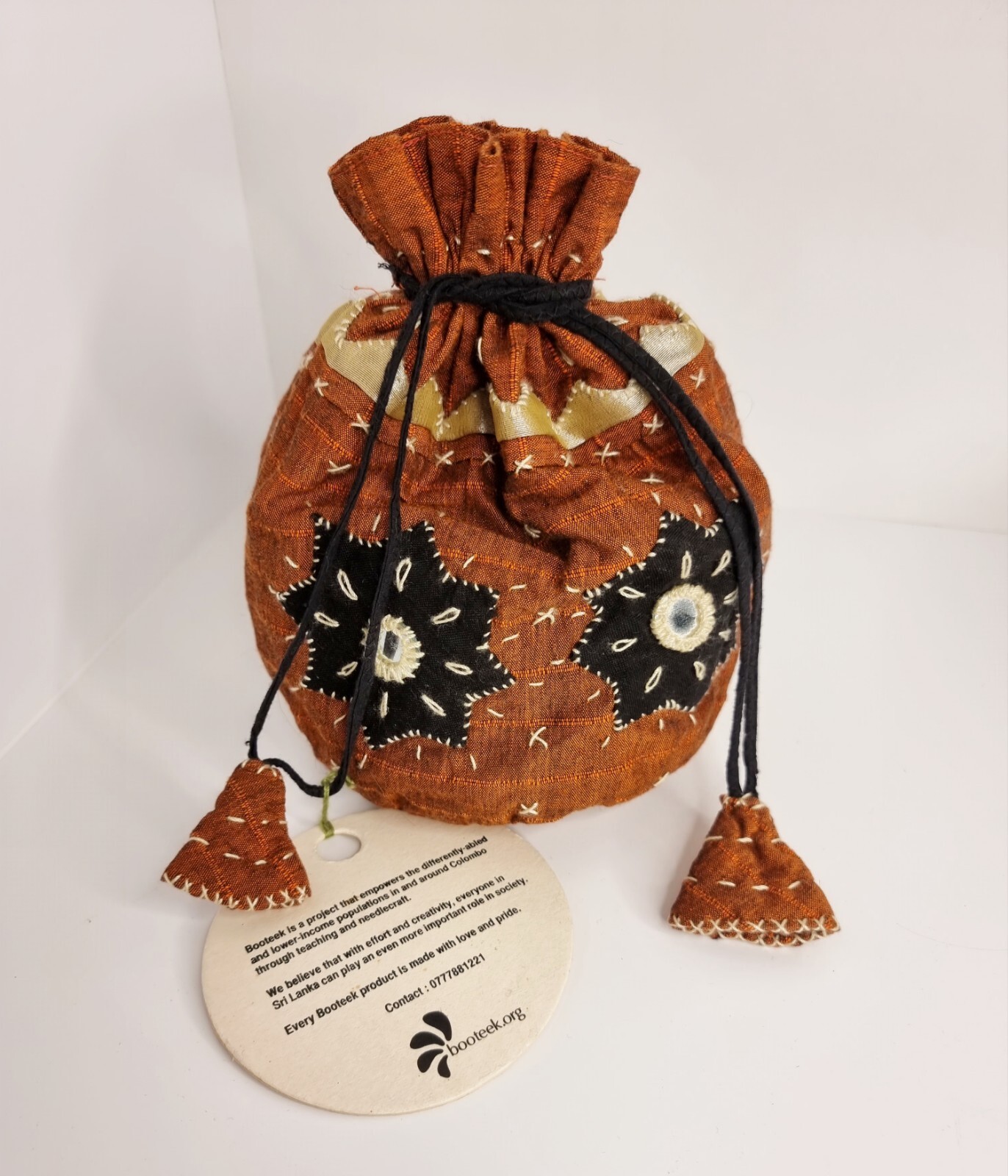 Booteek Handmade Bucket Bag Colombo Sri Lanka Needlecraft