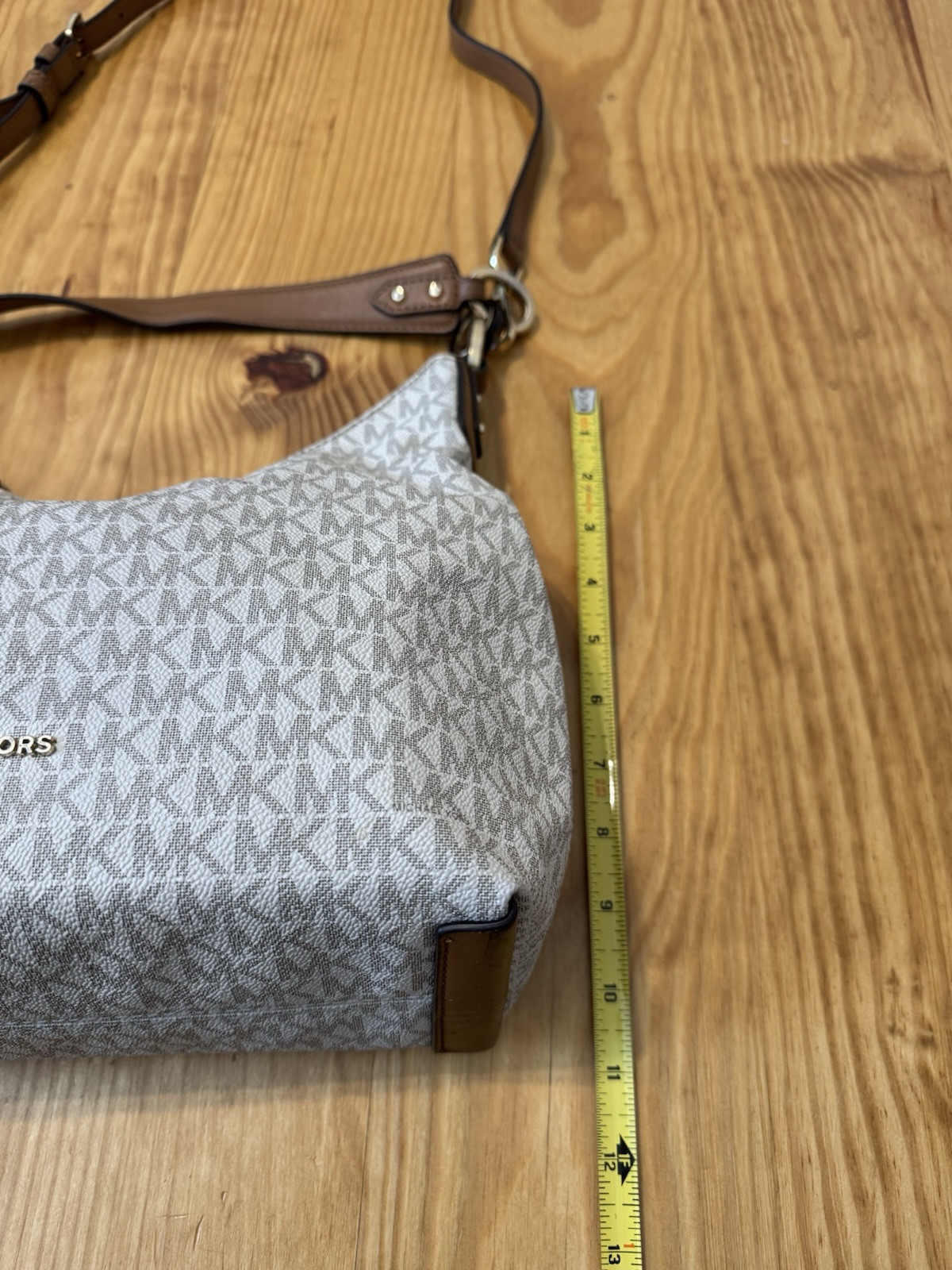 Michael Kors Isabella Convertible Shoulder Bag Purse Over The Shoulder Cream