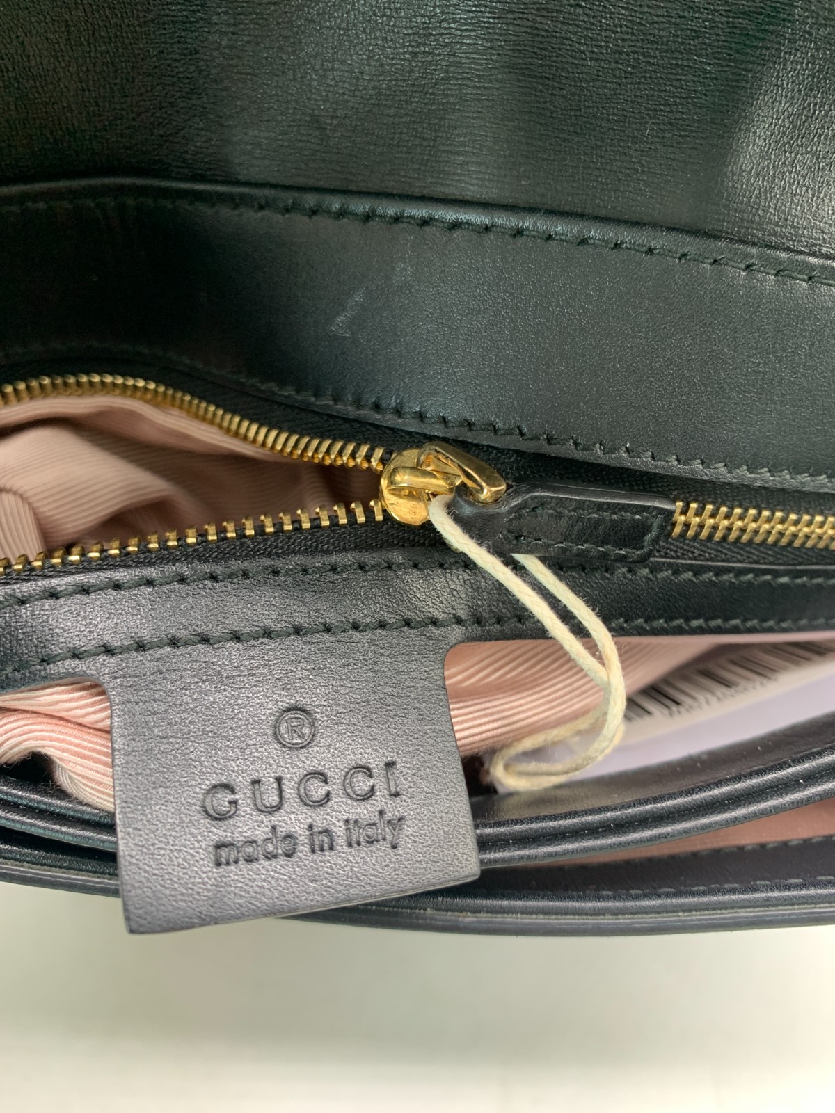 Gucci Double‑G Logo Leather Flap Crossbody Bag/WJ07204028/4028