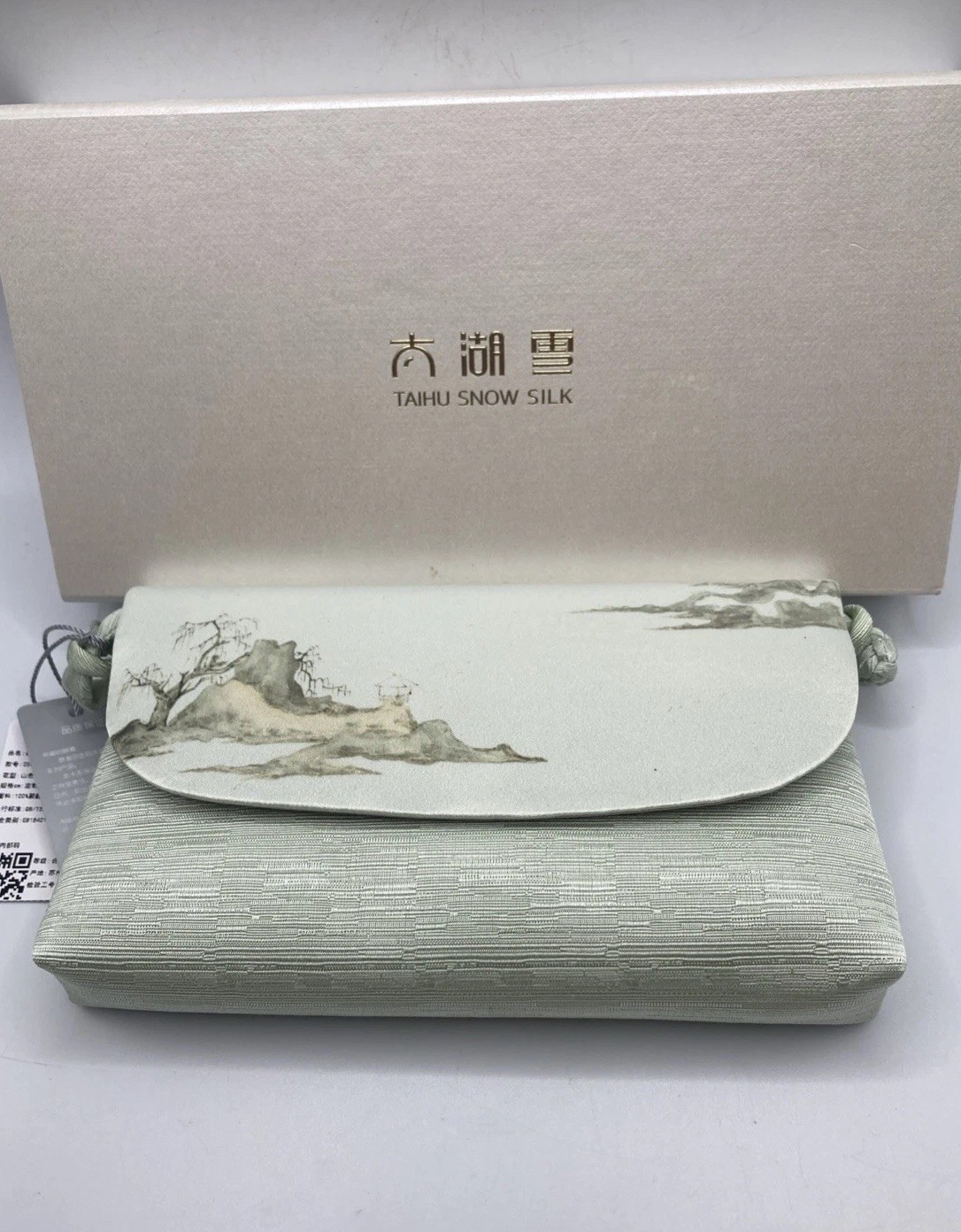 Suzhou Museum × Taihu Snow Silk Clutch – Rare – Art Print – Strap – NIB