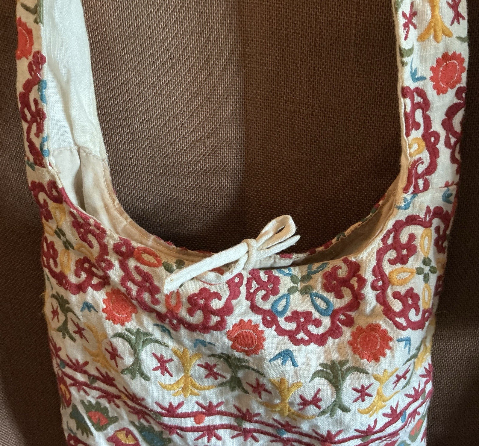 Limited Edition Bag In Linen/Cotton In White With Embroidery Design, Medium