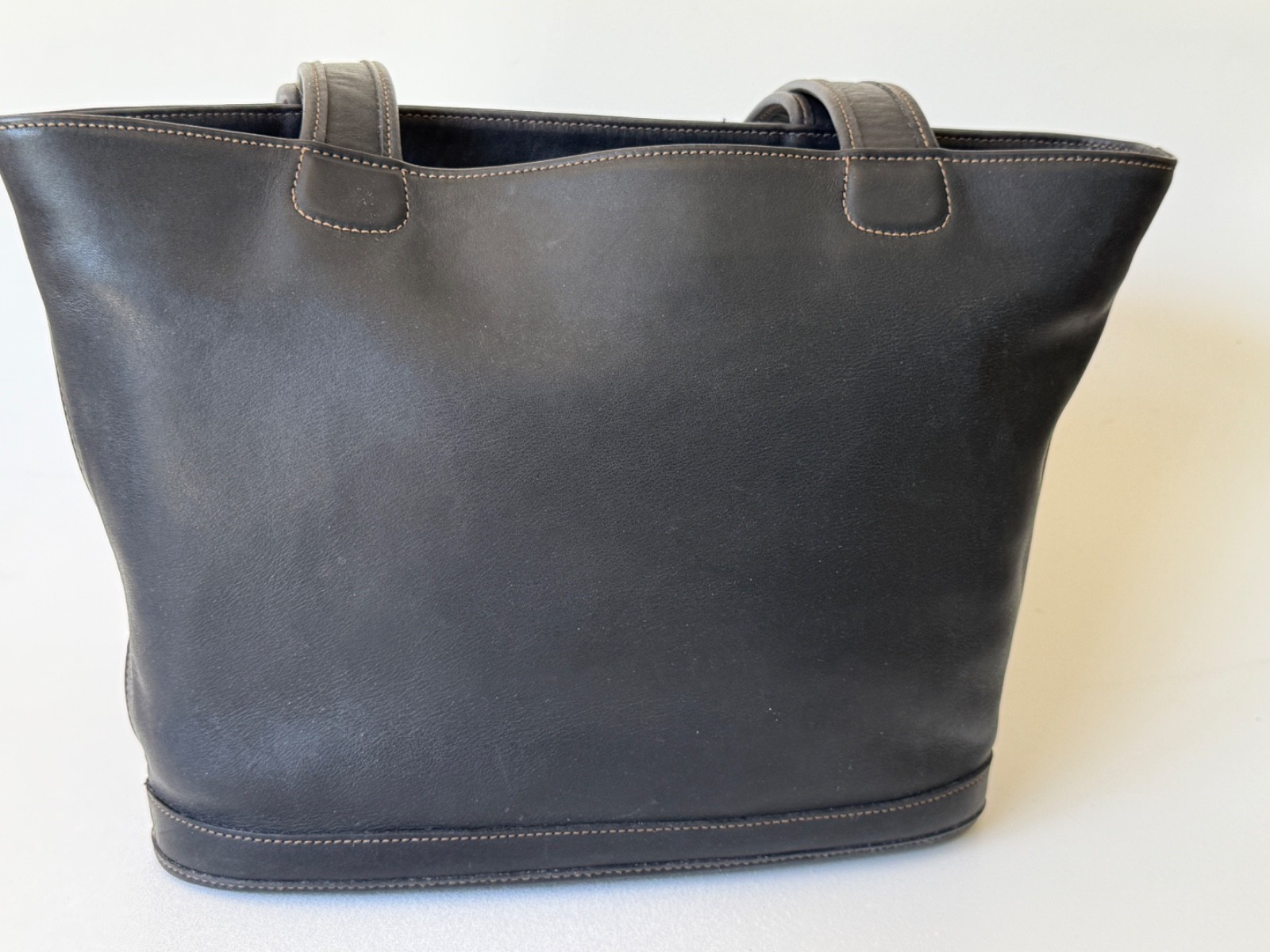 COACH No. F9D 9302 1990’s BLACK LEATHER BUCKET TOTE BAG-FREE SHIPPING (M1)