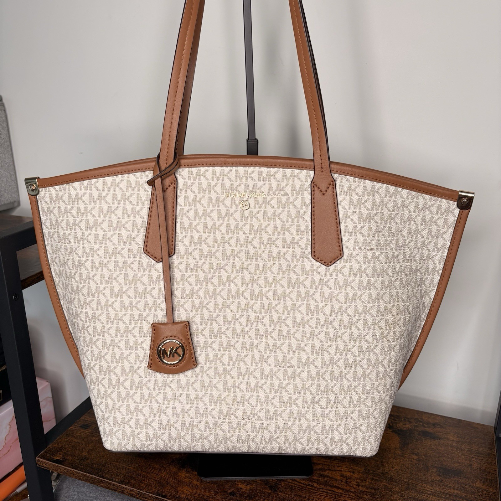 Michael Kors Jane Large Tote Handbag Vanilla & Acorn Monogram Canvas W/ Dust Bag