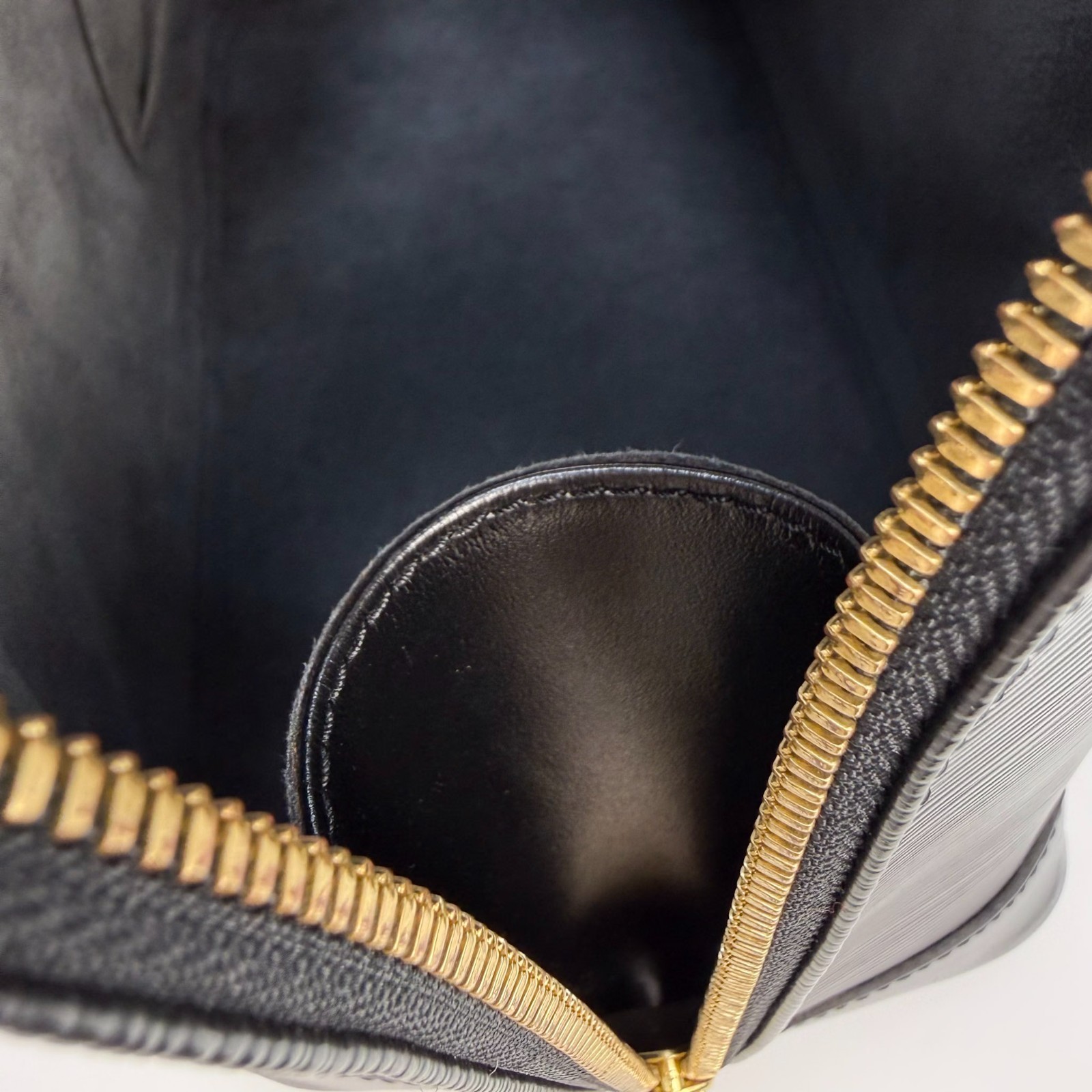 Louis Vuitton Epi Alma PM Black Leather Handbag Purse Gold HW M52142 B26041803