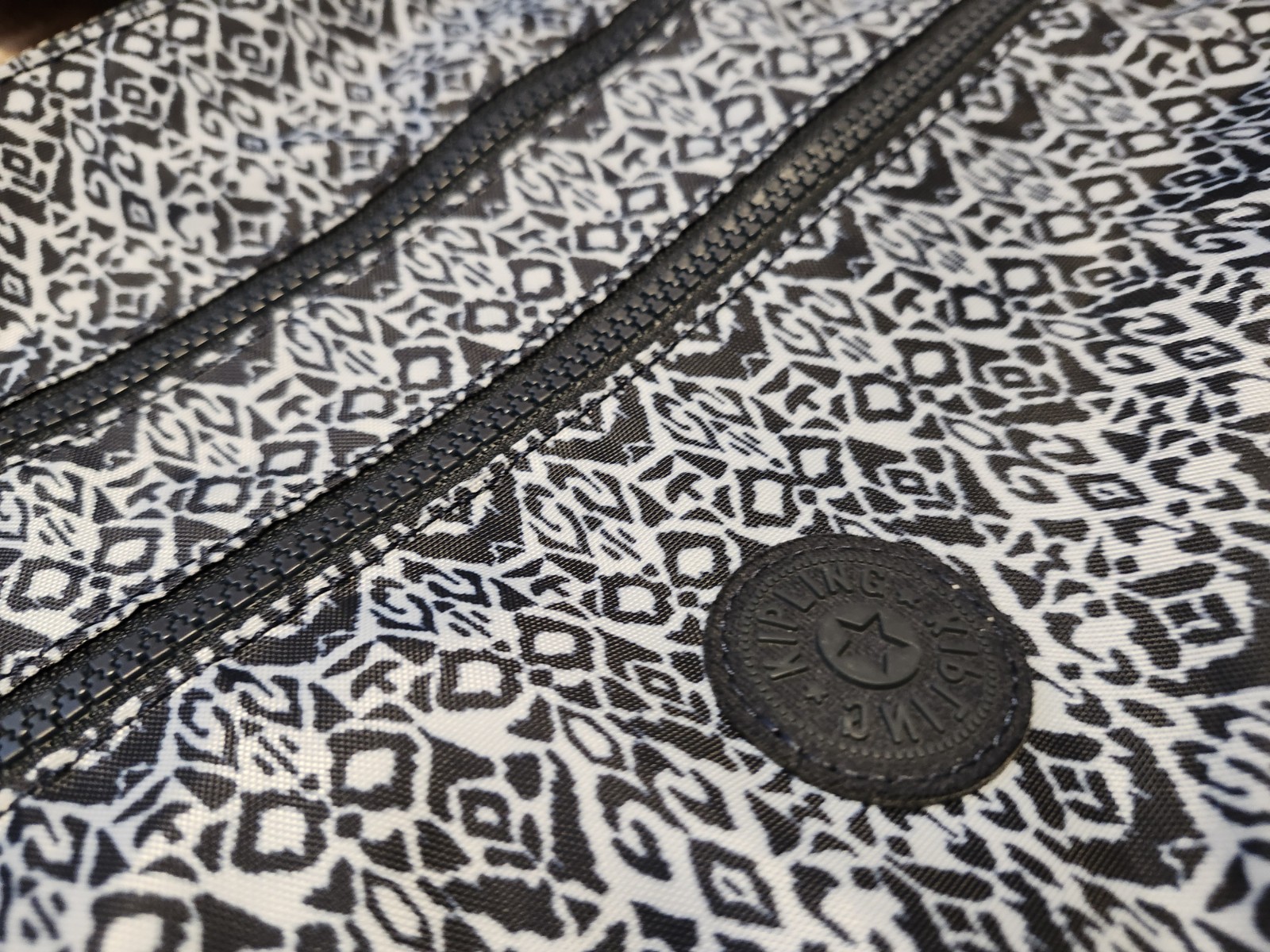 Kipling Alvar Navy Print Crossbody Bag 12″H X 10″W used once!
