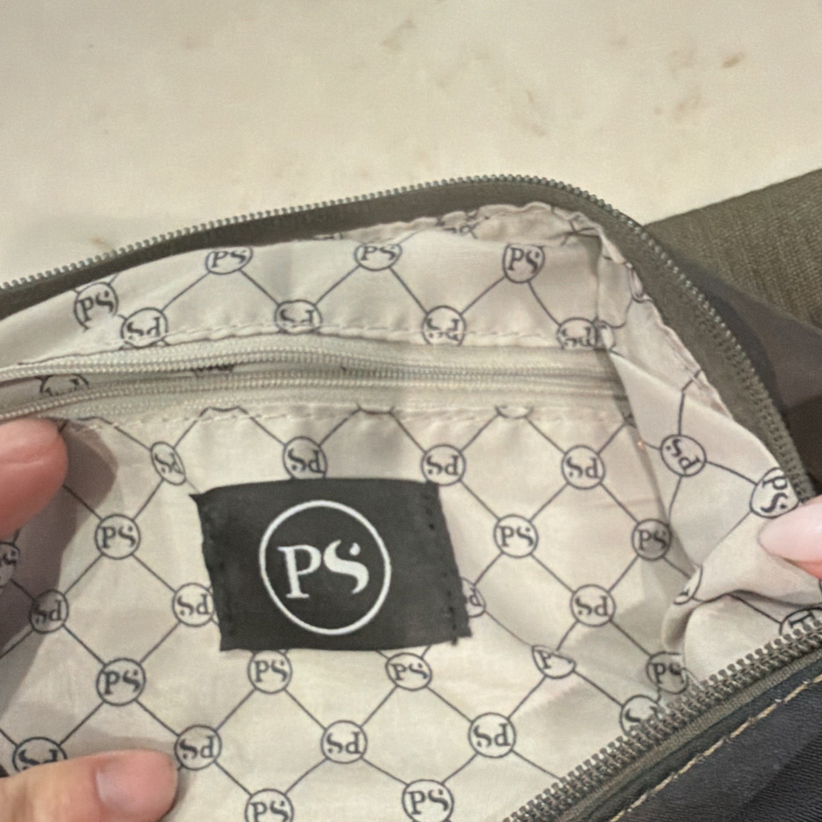 Pretty Simple Black/Gray Camouflage Shoulder Bag Logo Strap Zip Closure Gold