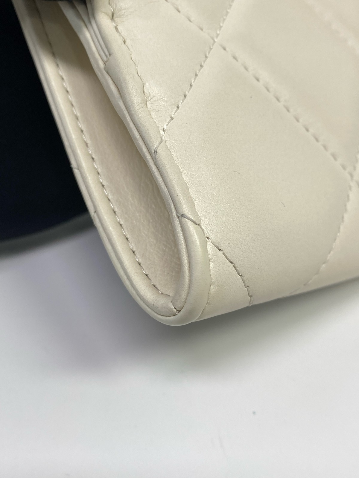 Chanel 19 Vertical Phone Crossbody Off‑White Lambskin Mixed Tone Chain Flag Bag