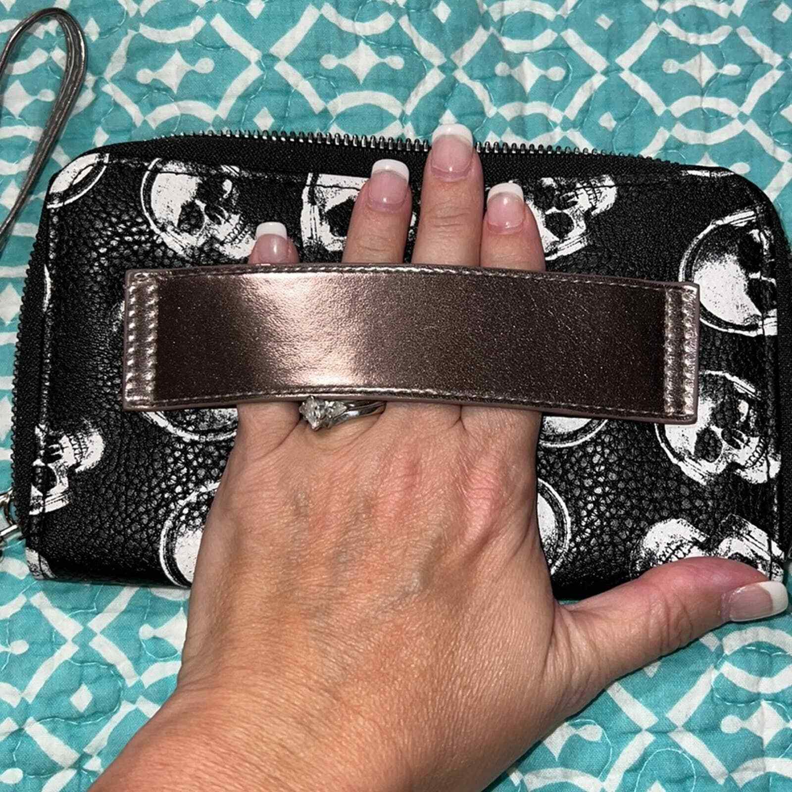Skulls wristlet wallet zip close 3 pouch card holders 13 pro max fits halloween