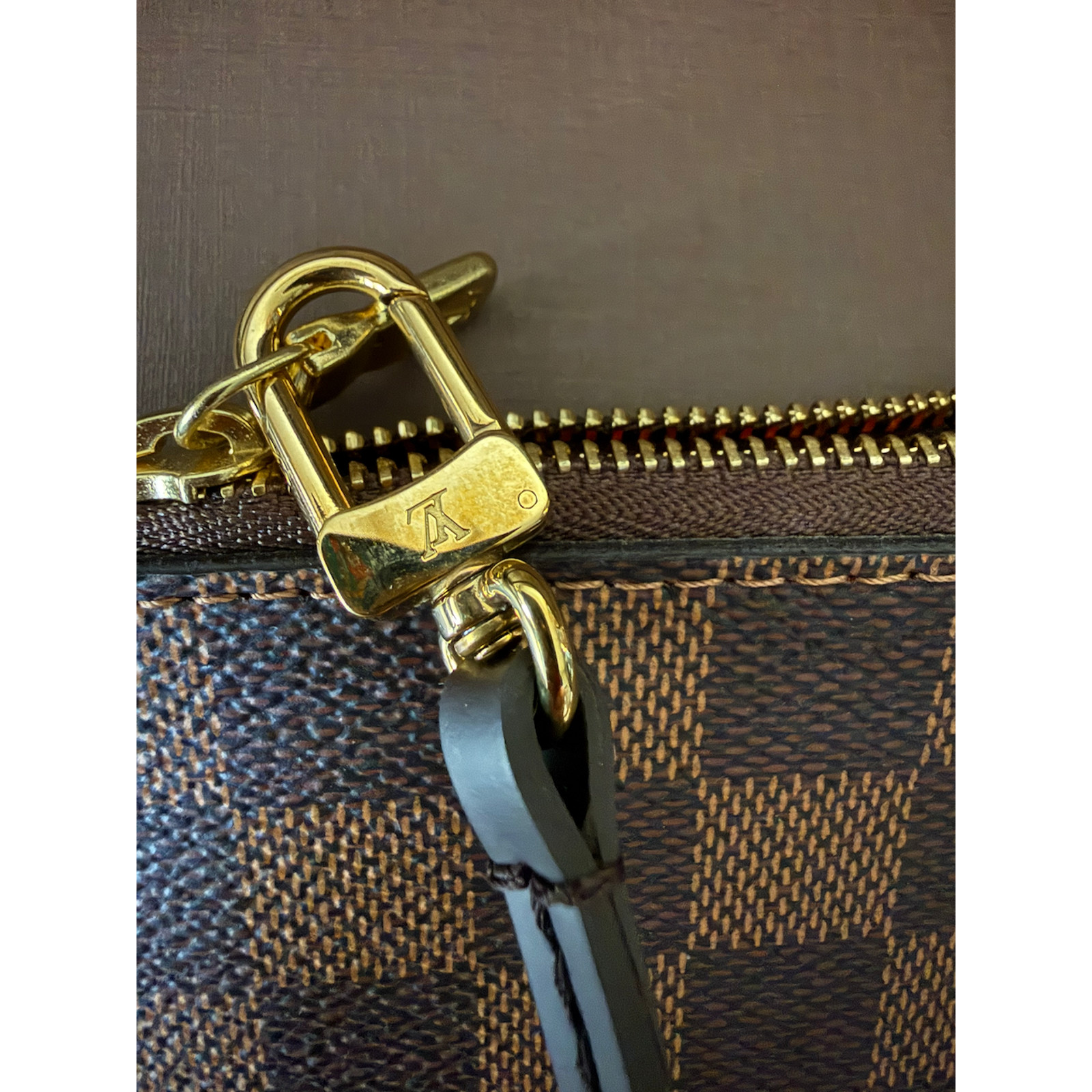 Louis Vuitton Neverfull Clutch/Wristlet Women’s Small Brown Damier Ebene W/Box