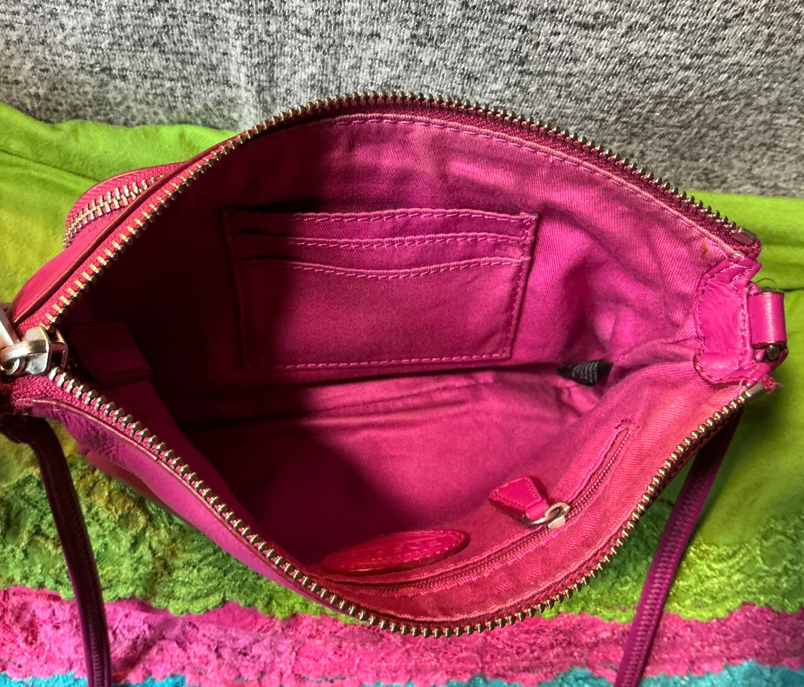 Fossil Riley Fuschia Crossgrain Leather Credit Cards Zip Shoulder Crossbody