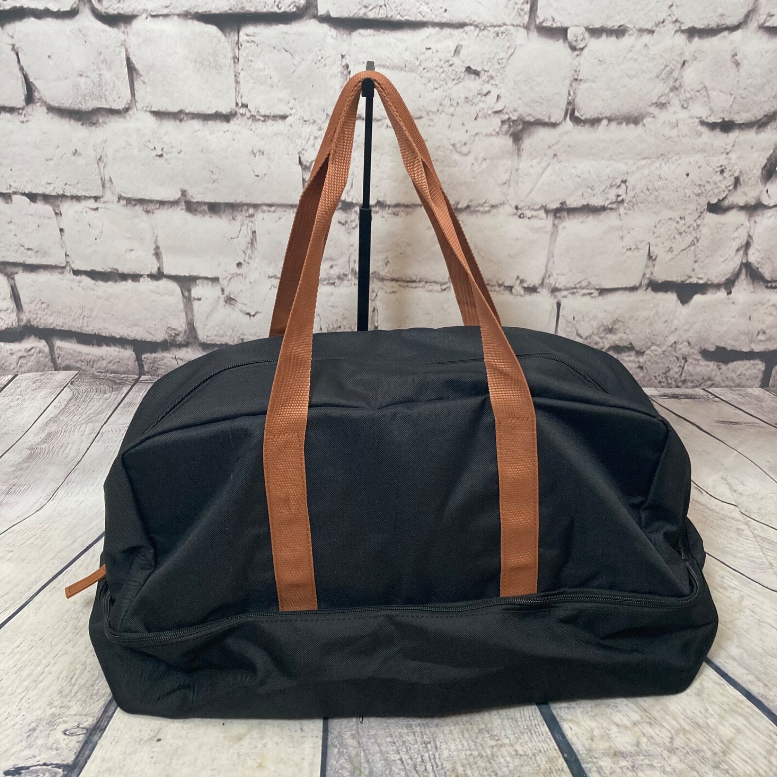 DSW Duffle Black Weekender Carryall Tote Bag Nylon Shoe Compartment Gym Travel