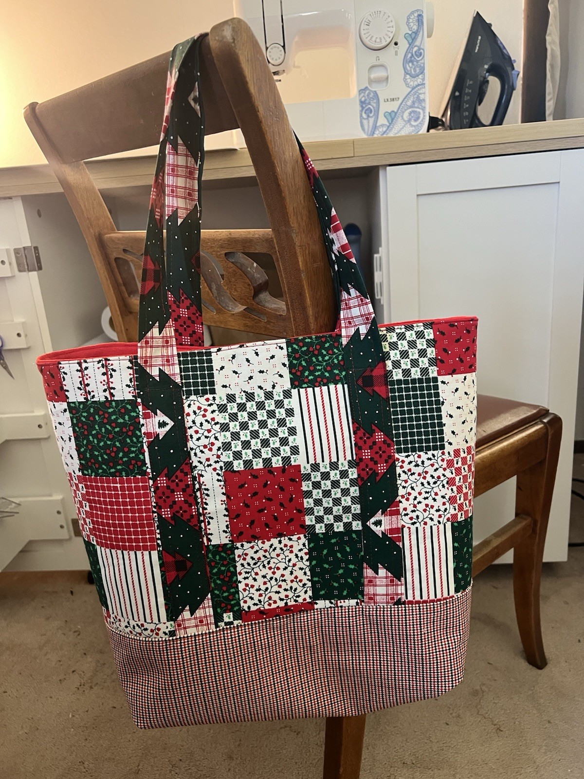 Women’s Xmas Tote Outer Pocket Double Straps Red Lining