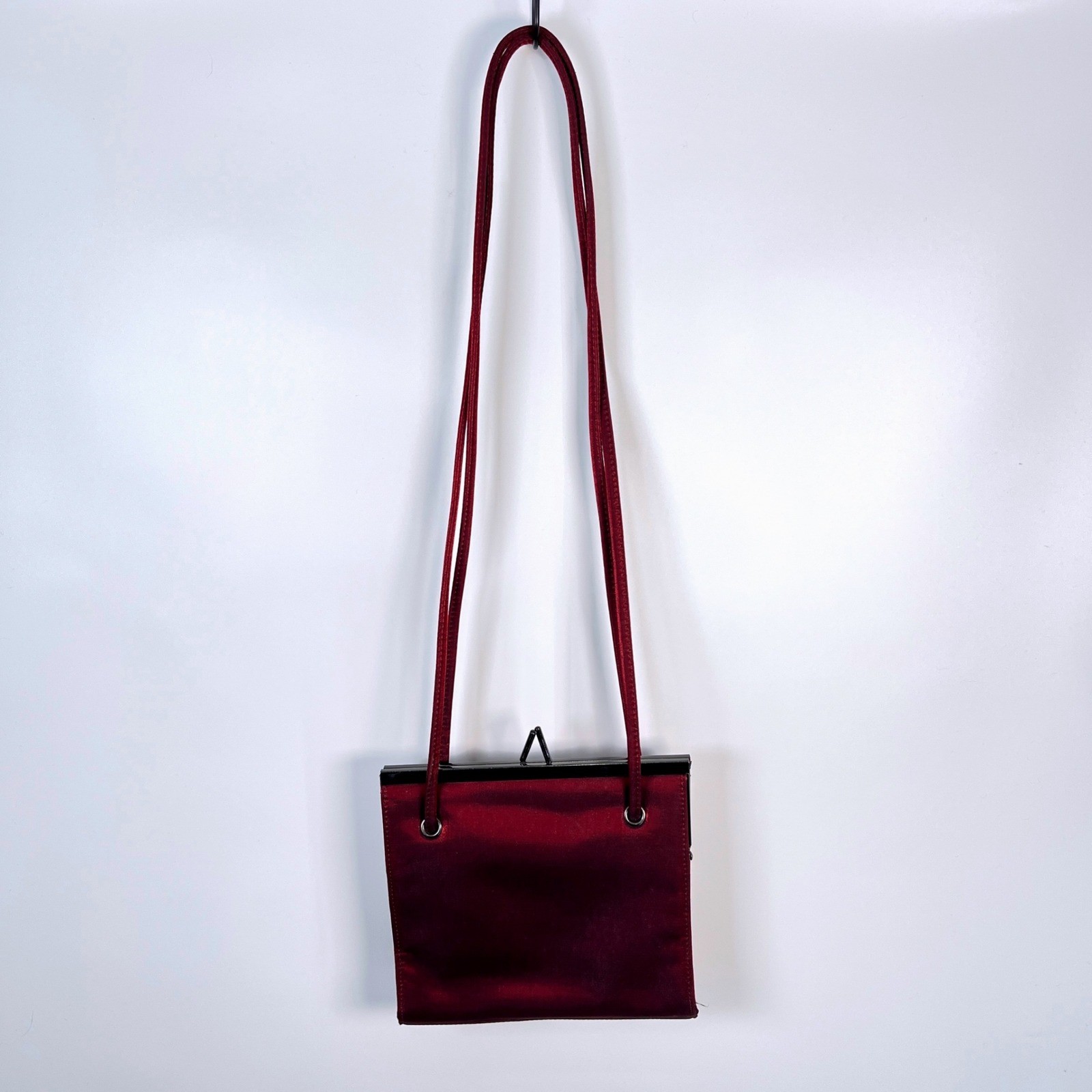 Amanda Smith 90s Burgundy Satin Kiss Lock Evening Bag Small Shoulder Purse