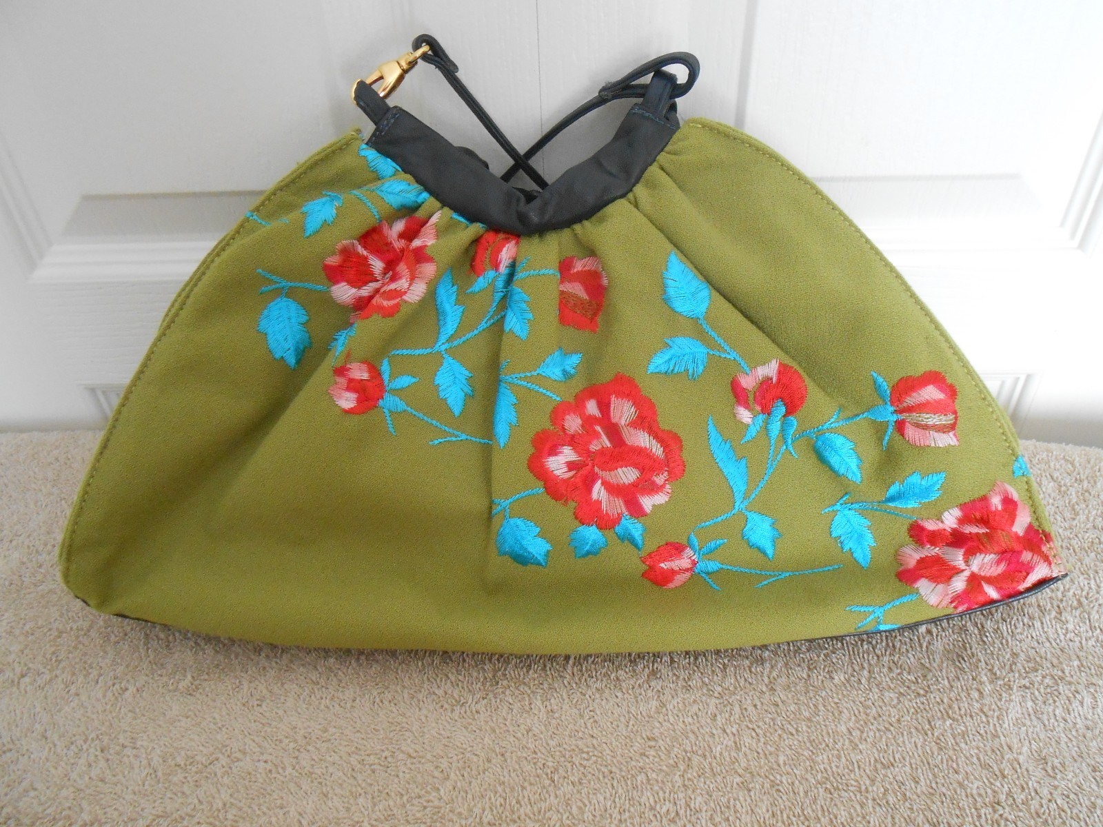 PAINT THE LILY–VINTAGE STYLE SHOULDER BAG WITH EMBROIDERY–15 1/2″ X 8″