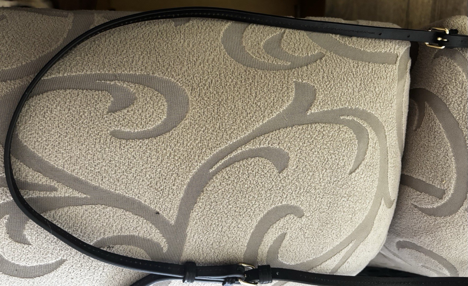 Classic Dooney & Bourke Small Greta White & Black Crossbody Bag Logo 8 X 5”
