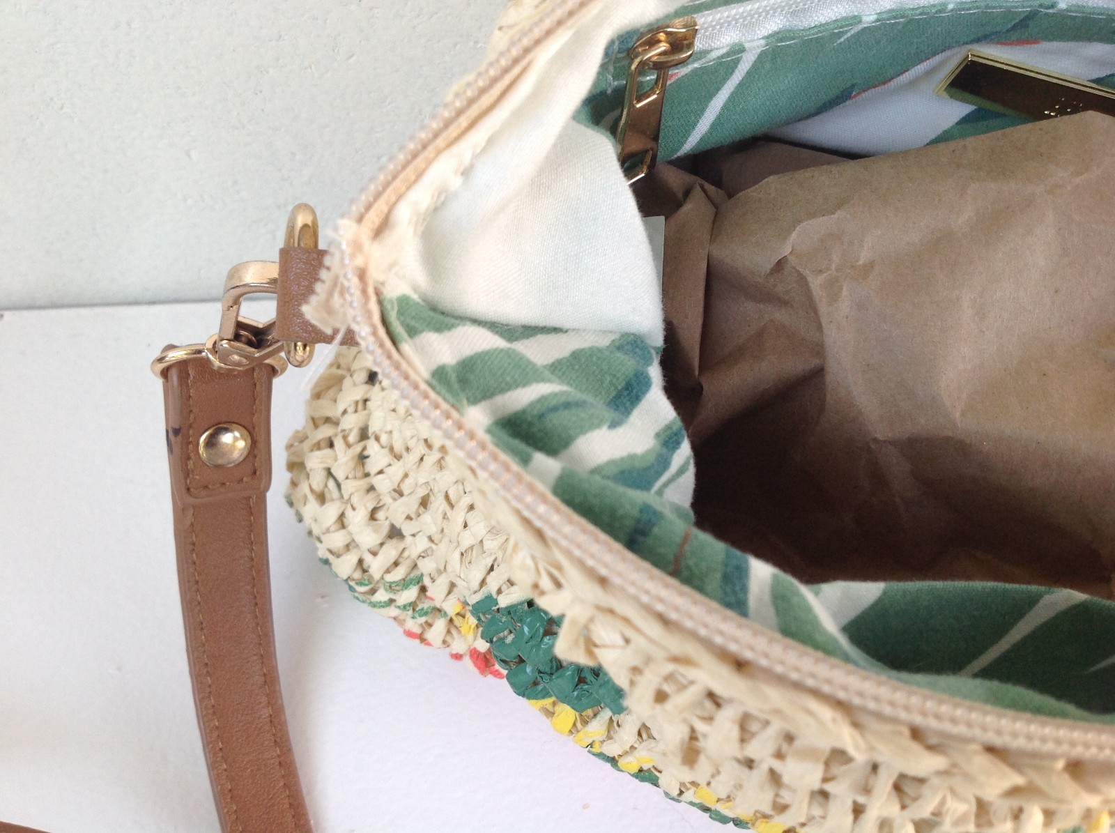 Tropical straw purse/handbag with shoulder strap *missing closing zipper*