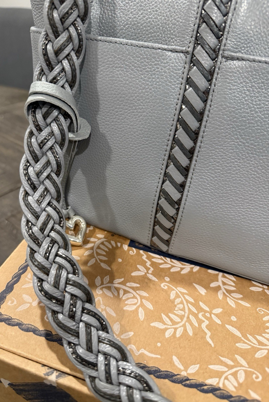 BRIGHTON BARBADOS BEAUMONT DOVE GRAY LEATHER BUCKET SHOULDER BAG $375 Preowned