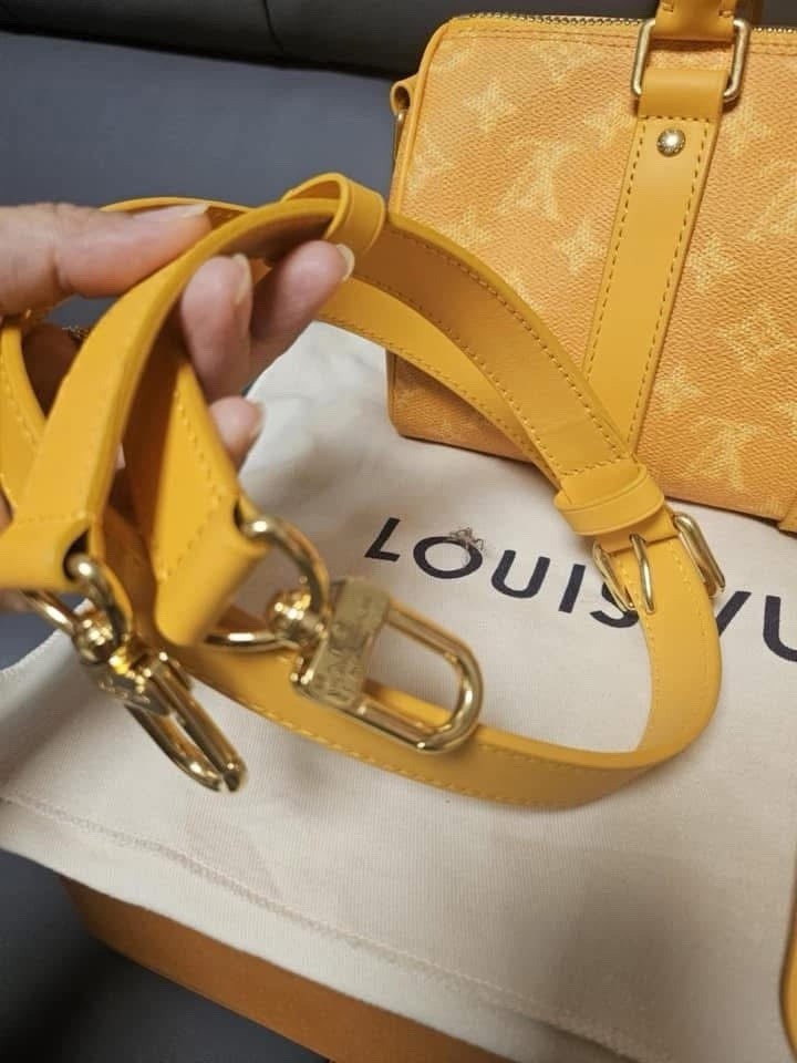Louis Vuitton × Pharrell Williams Keepall Bandoulière 25 — Yellow | Monogram