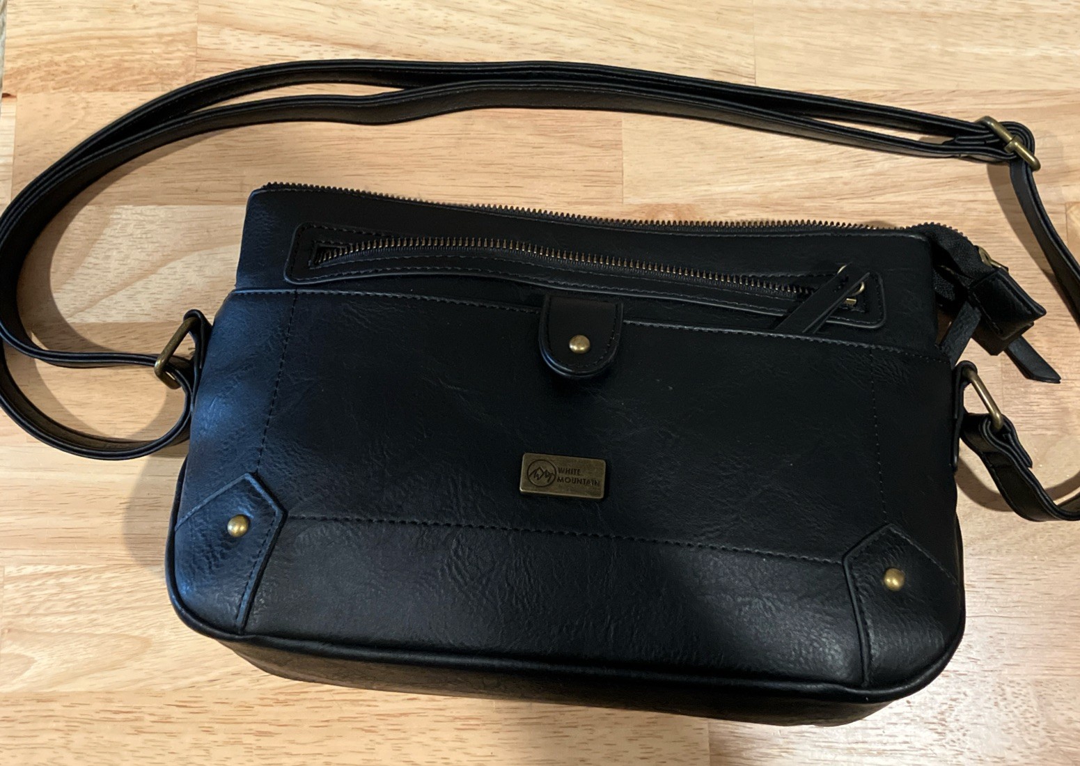 White Mountain Ladies Black Purse Handbag Zippered
