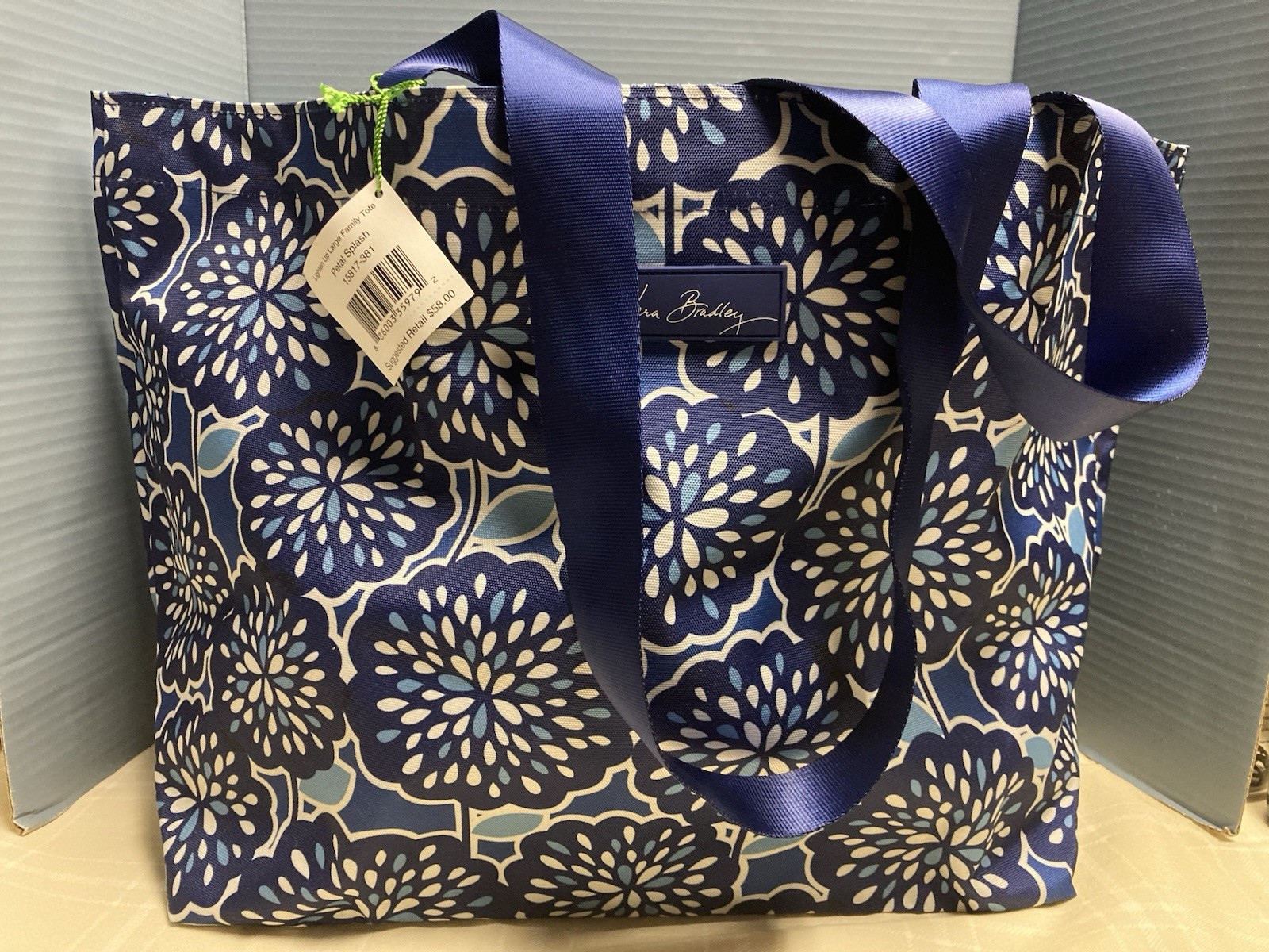 NWT Vera Bradley Lighten Up Large Family tote Petal Splash Pattern