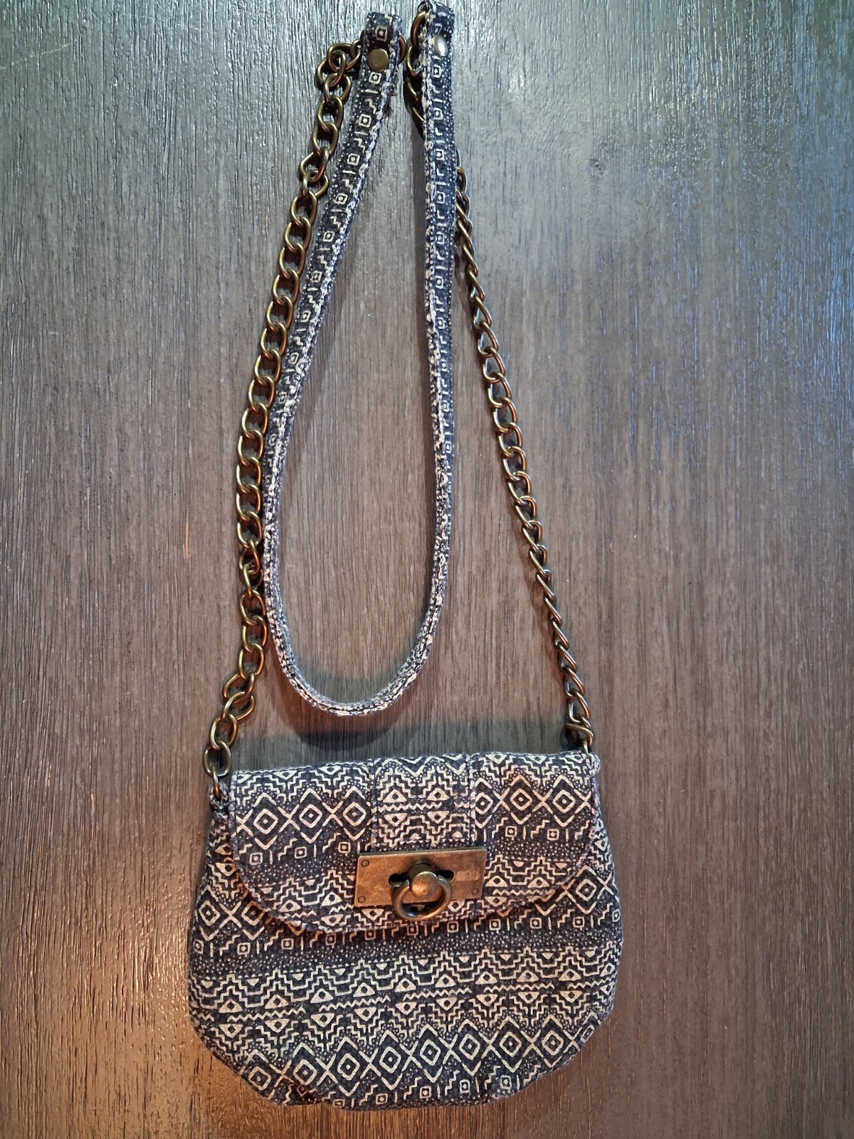 Mini Geometric Cloth Crossbody Purse Bag with Brass-Tone Hardware Chain Strap
