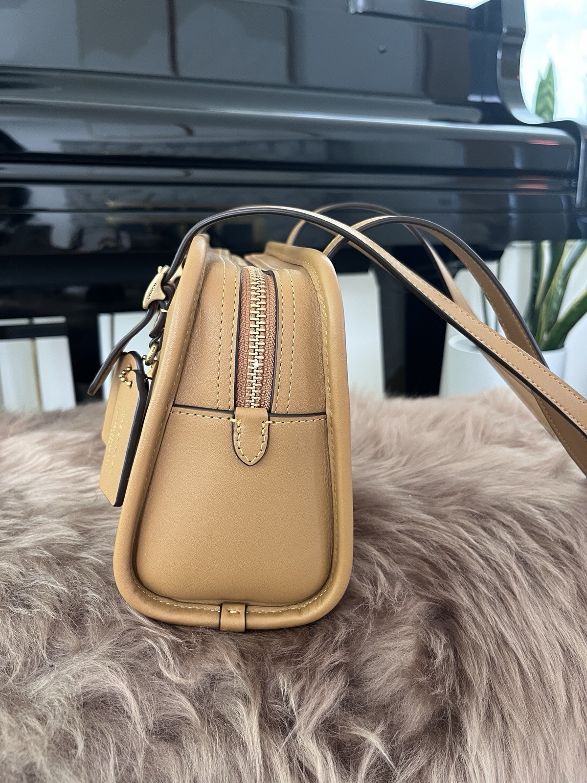 Coach Swing Zip Bag in Honey Brown CM565 Full Size, NWOT