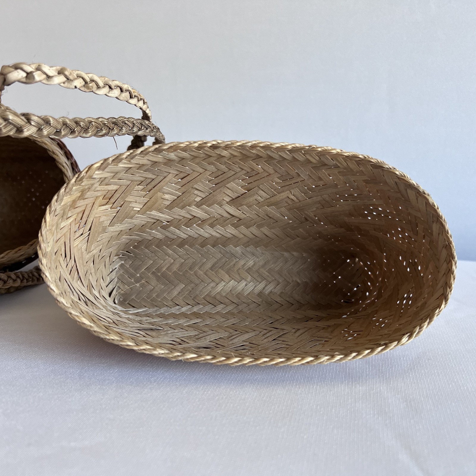 Vintage Hand Woven Straw Basket Handbag Shoulder Bag Folk Art Boho Purse Lid