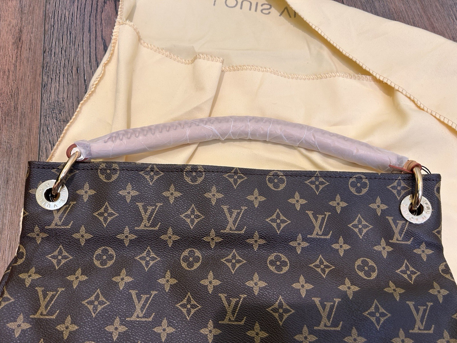 Louis Vuitton Artsy Shoulder Bag MM Brown Canvas