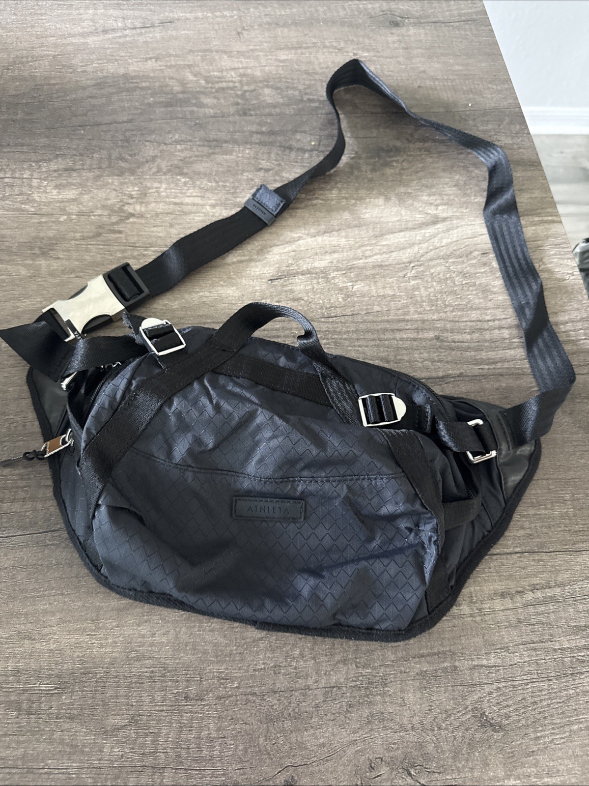 Athleta Excursion Convertible Crossbody Large Water Resistant Belt Bag Black