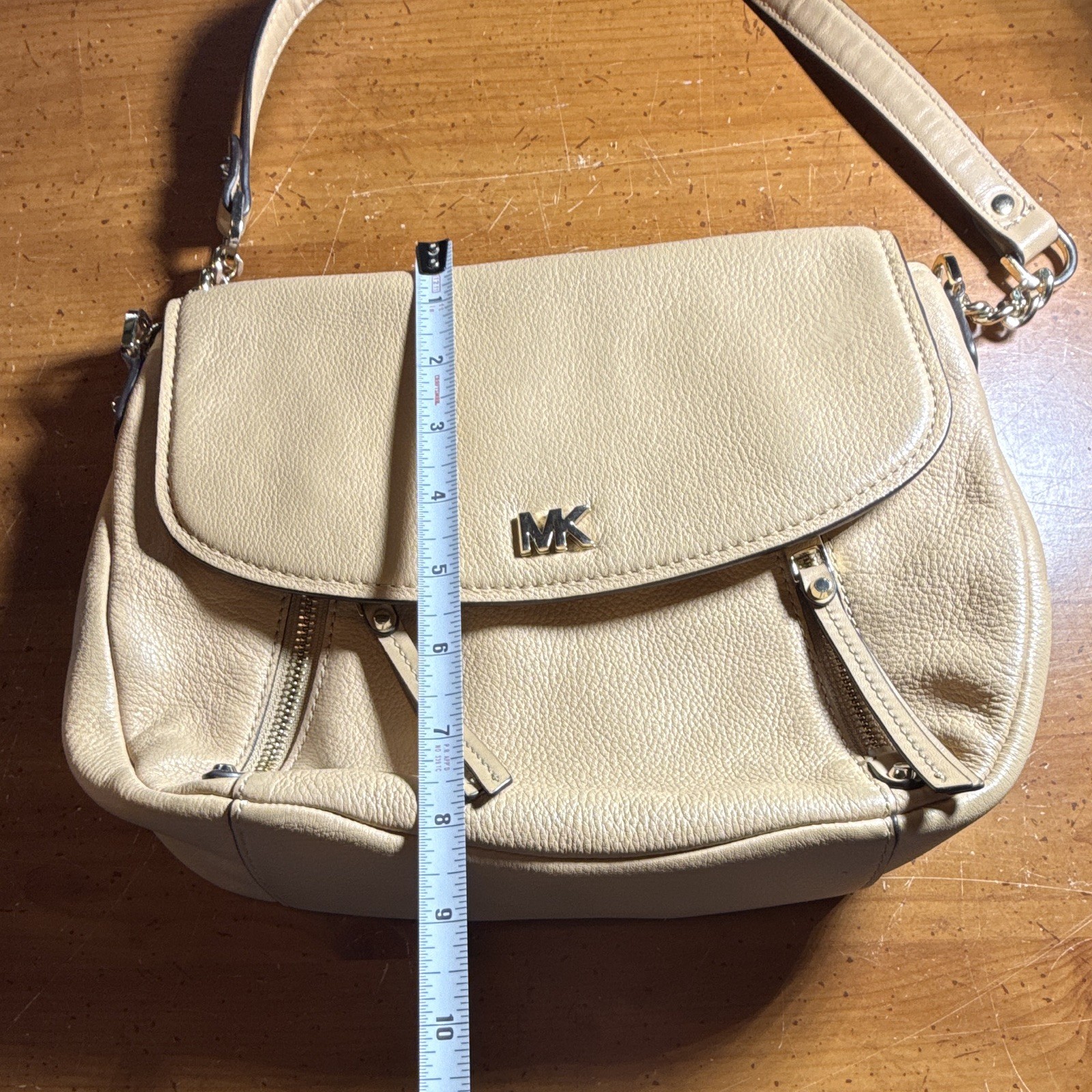 Michael Kors Beige Pebbled Shoulder Bag Gold Hardware, Med, Pockets