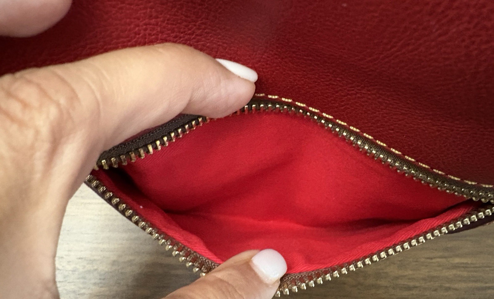 Dooney & Bourke Red Crossbody Bag Zip Adjustable Strap Pockets Gold Key Holder