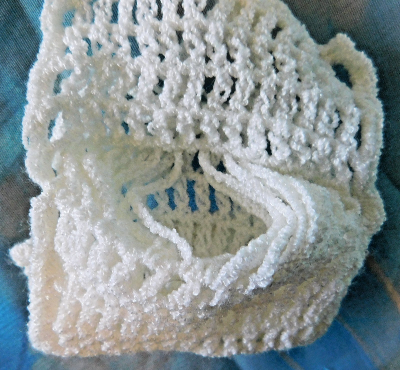 NEW CROCHETED 4″ X 3″ BAG WHITE TOP OPENING FAUX FLAP 21″ TOTAL LENGTH