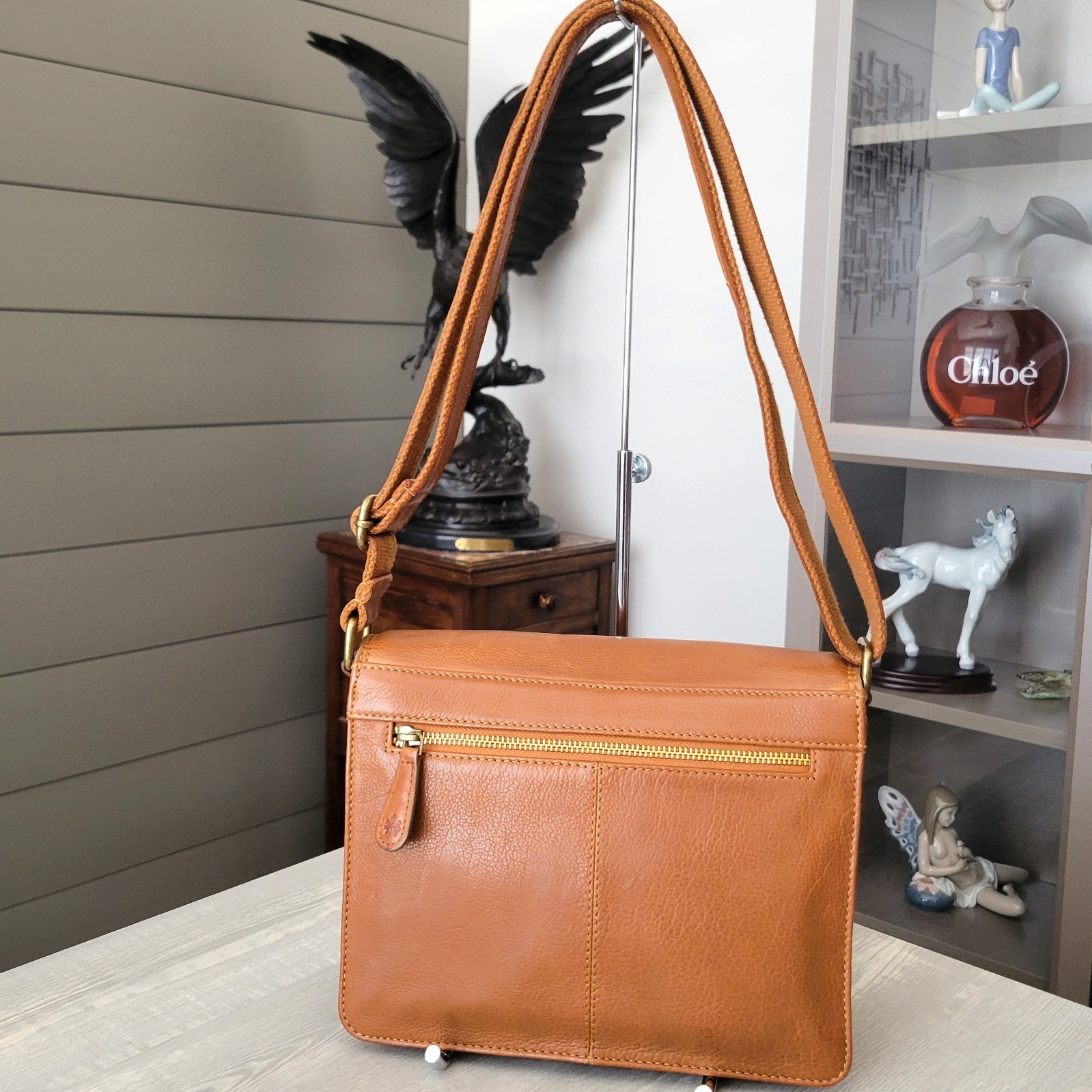 Oak & Tan Crossbody Shoulder Bag Tan Leather Flap Adjustable Strap EUC